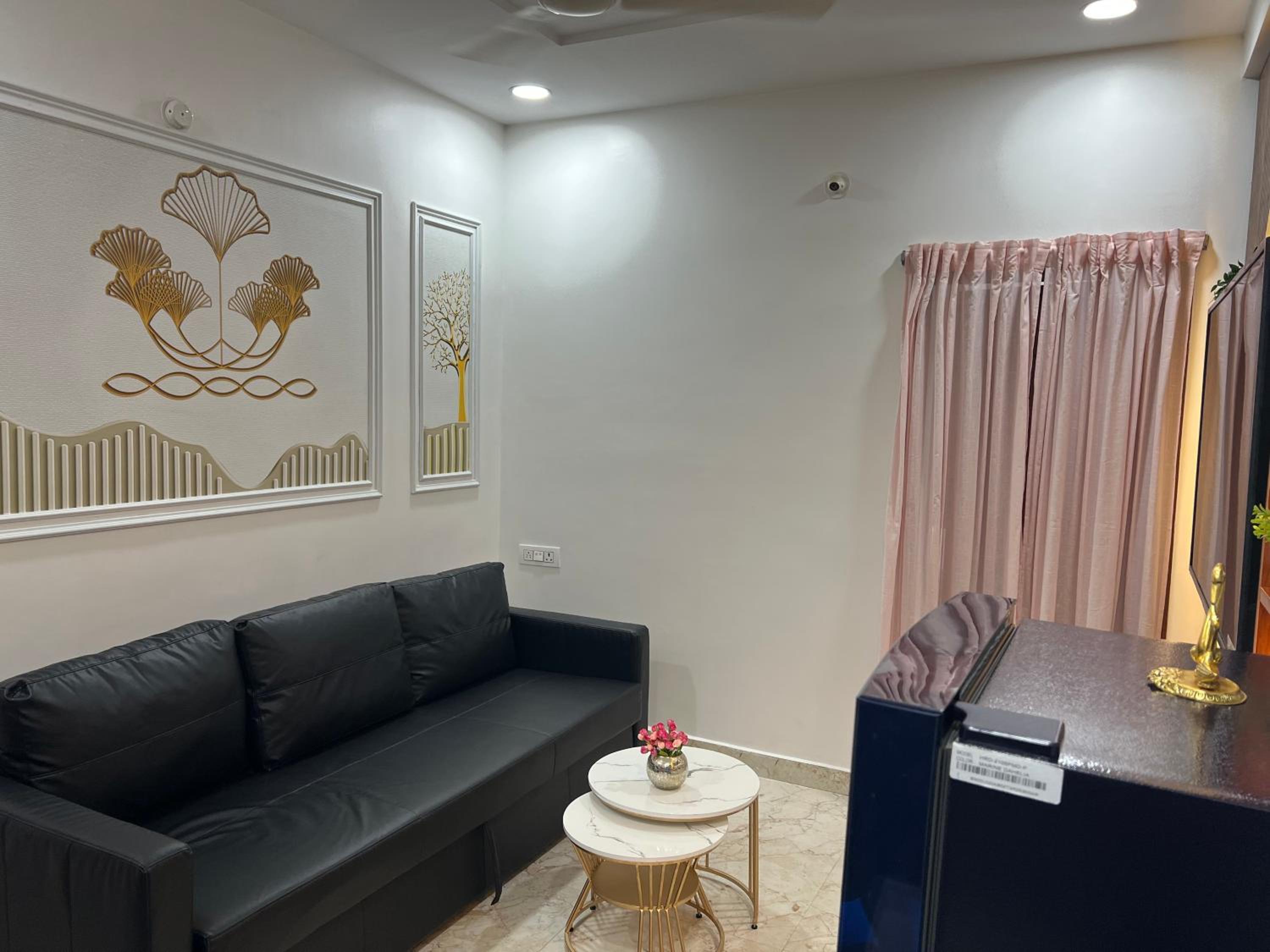 Classic One-Bedroom Apartment with King Bed