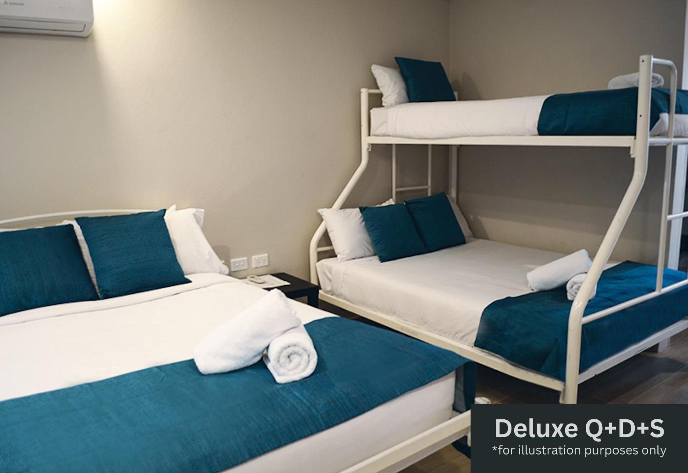 Deluxe Queen + Double + Single Bed photo 3