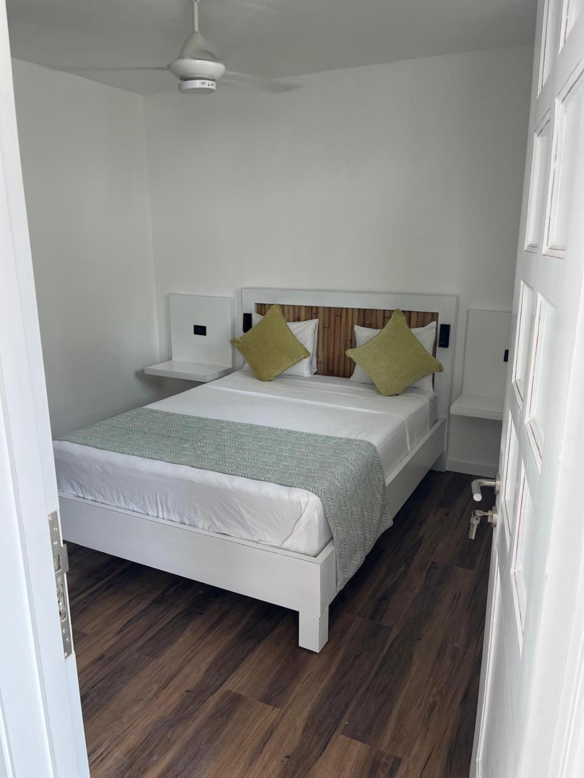 Queen Room photo 1