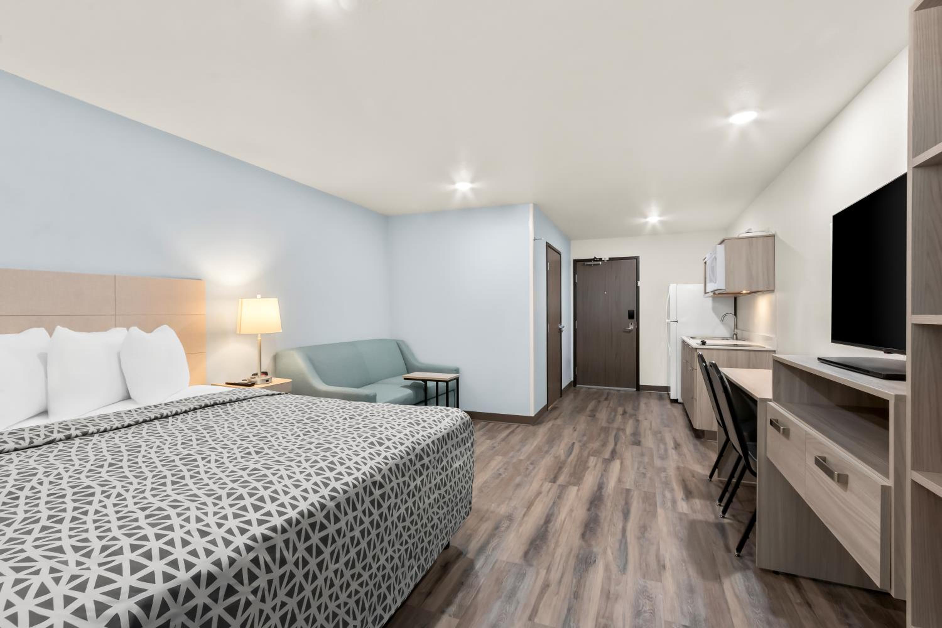 King Room with Sofa - Disability Access/Non Smoking photo 3