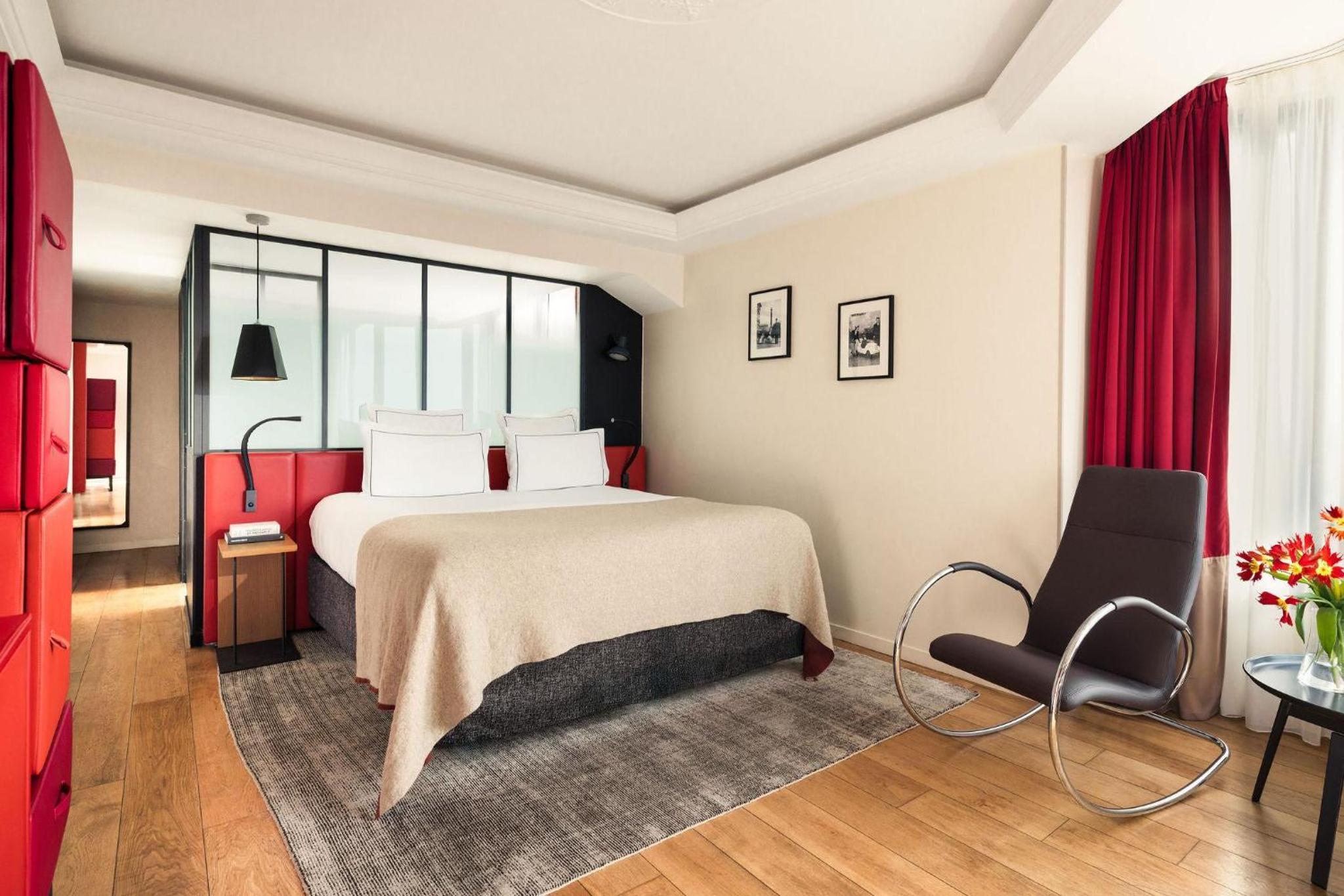Privilege Room – Eiffel Tower View & Balcony