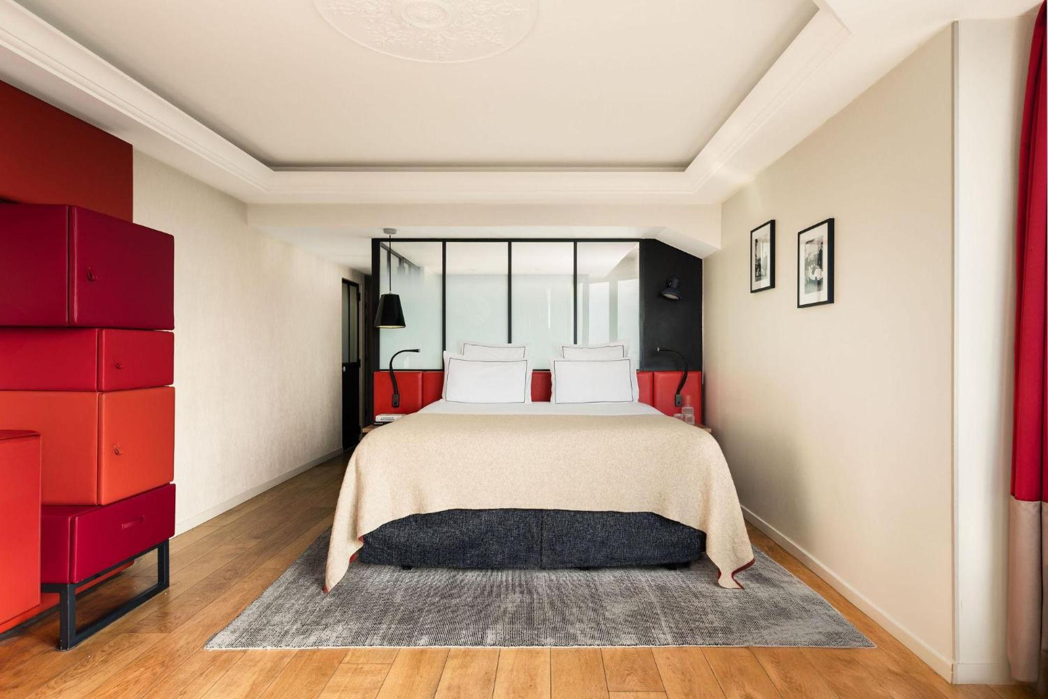 Privilege Room – Eiffel Tower View & Balcony