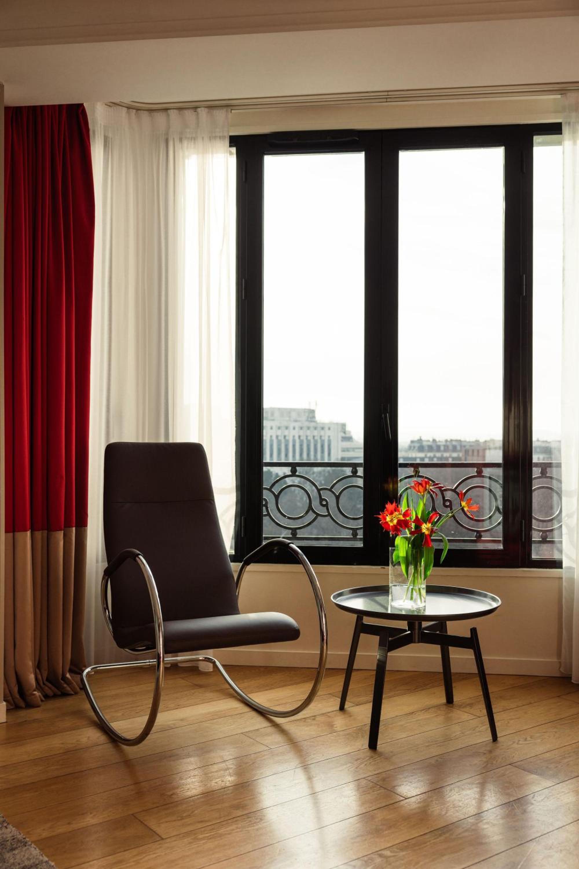 Privilege Room – Eiffel Tower View & Balcony thumbnail 5