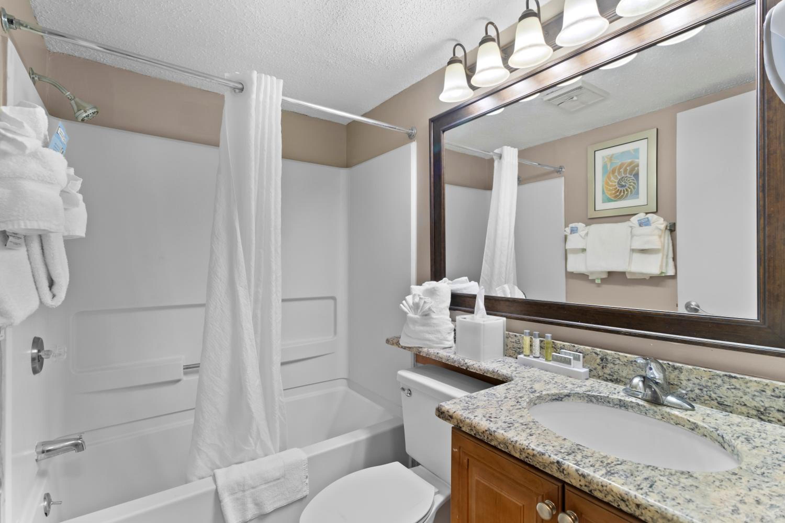 Oceanfront King Room - Photo 7