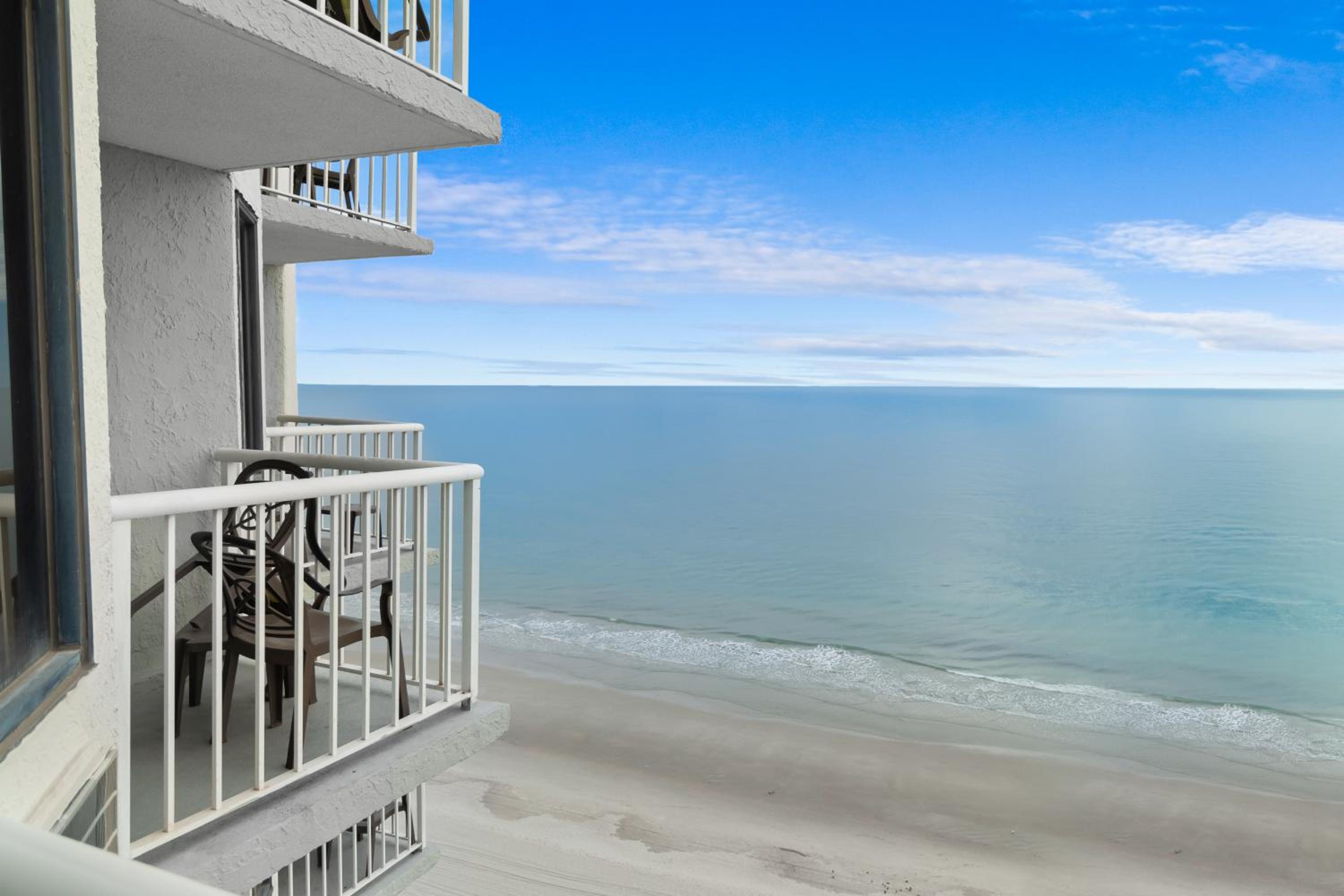 Oceanfront King Room - Photo 4