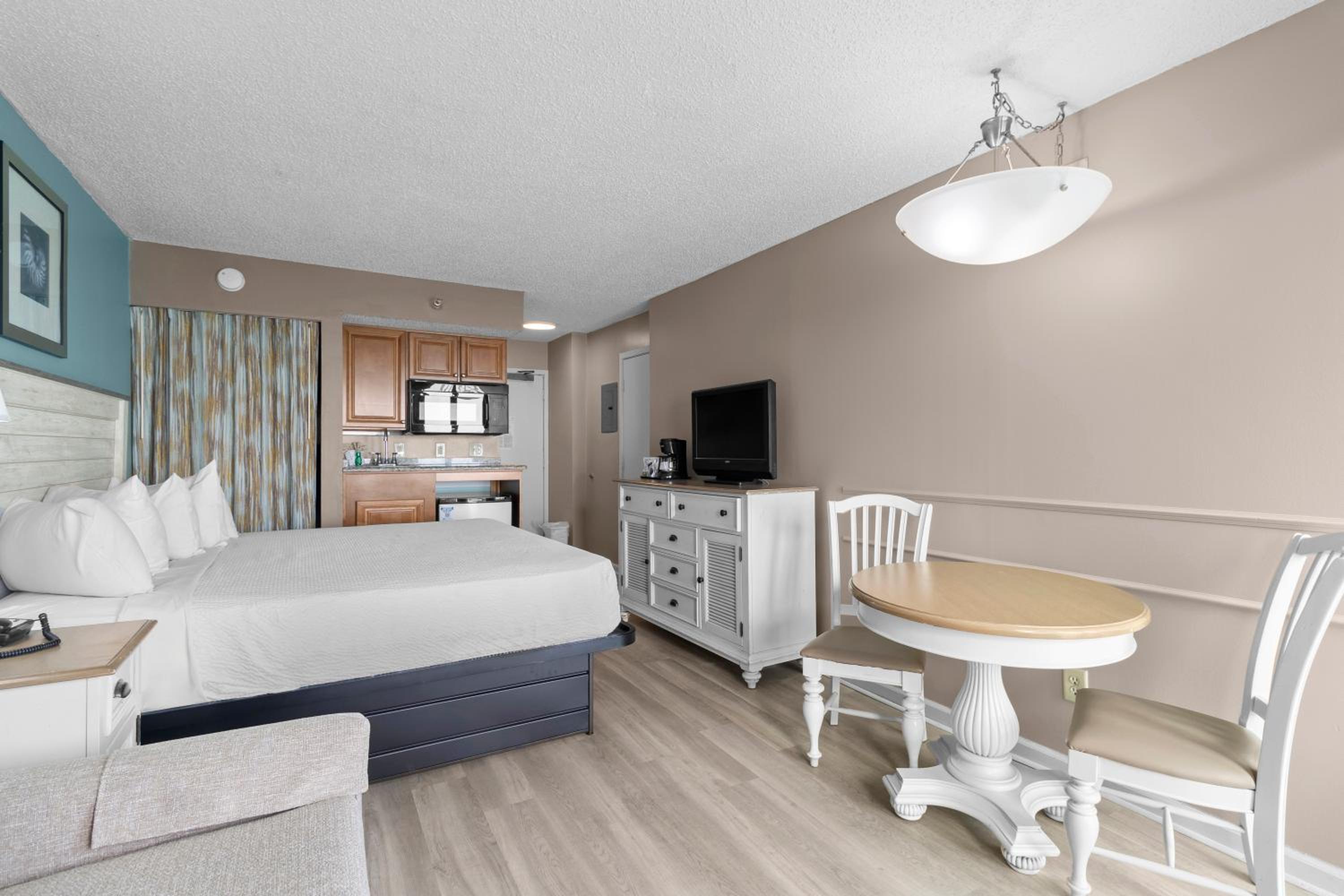 Oceanfront King Room - Photo 3