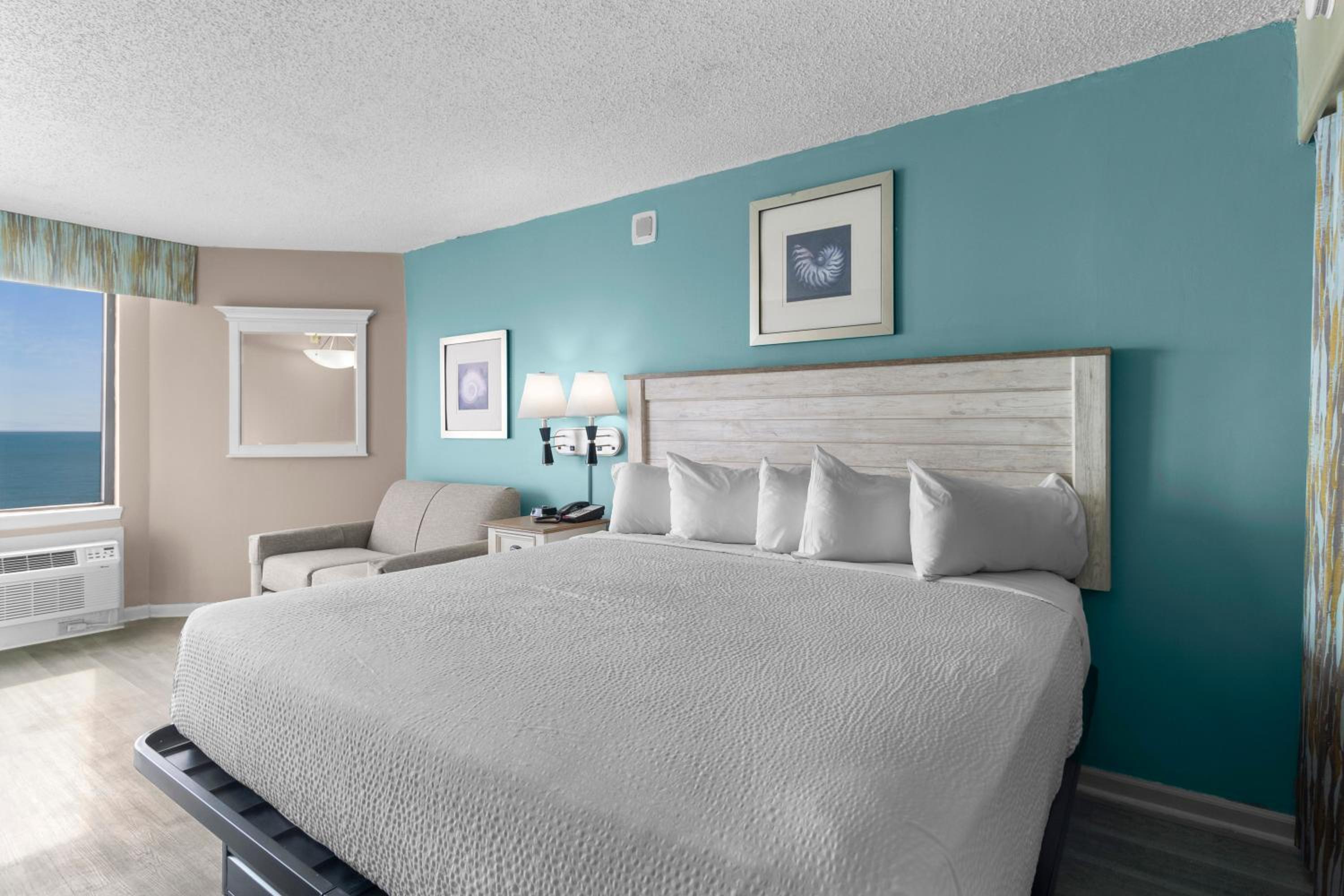 Oceanfront King Room - Photo 1