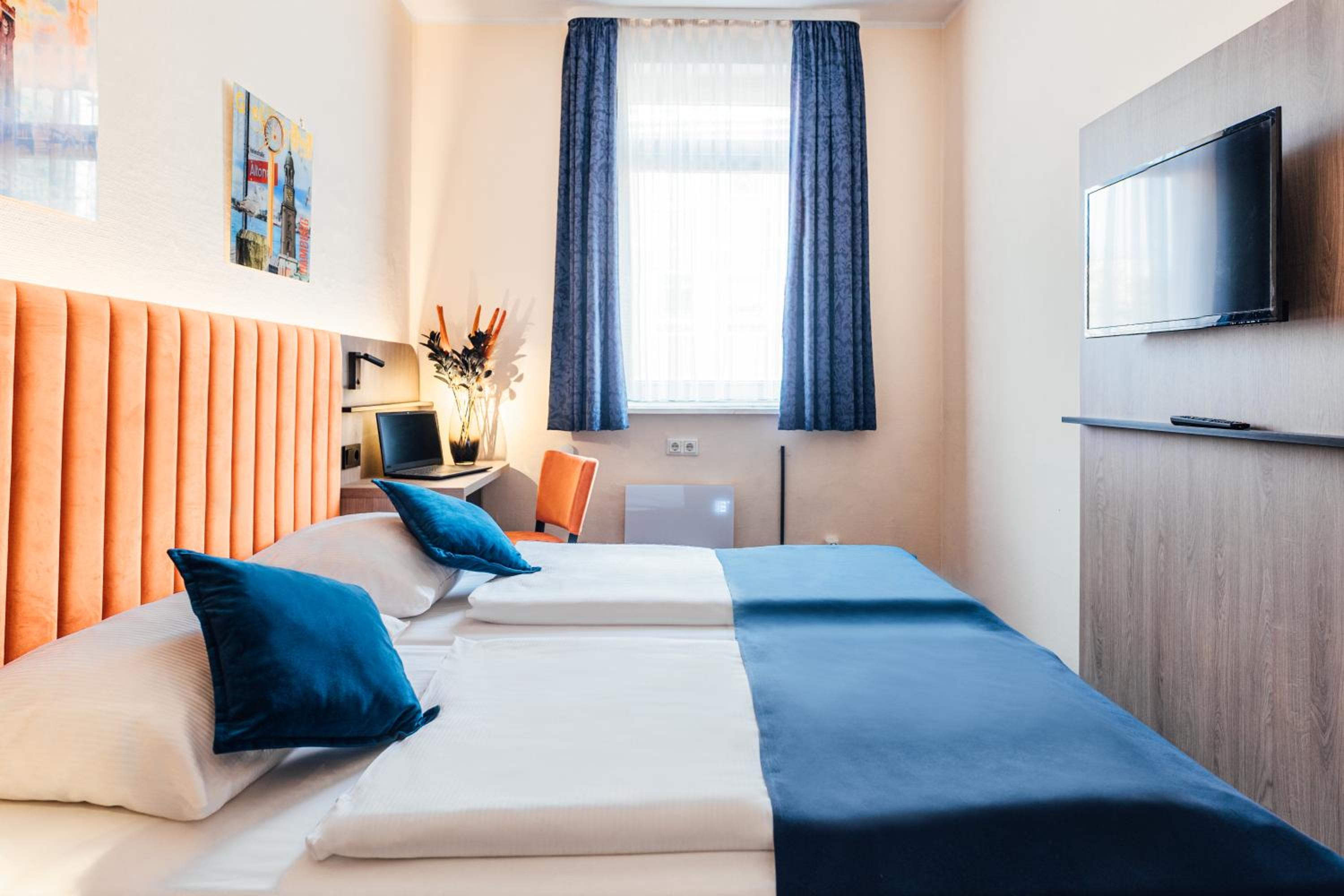 Standard Twin Room - Photo 5