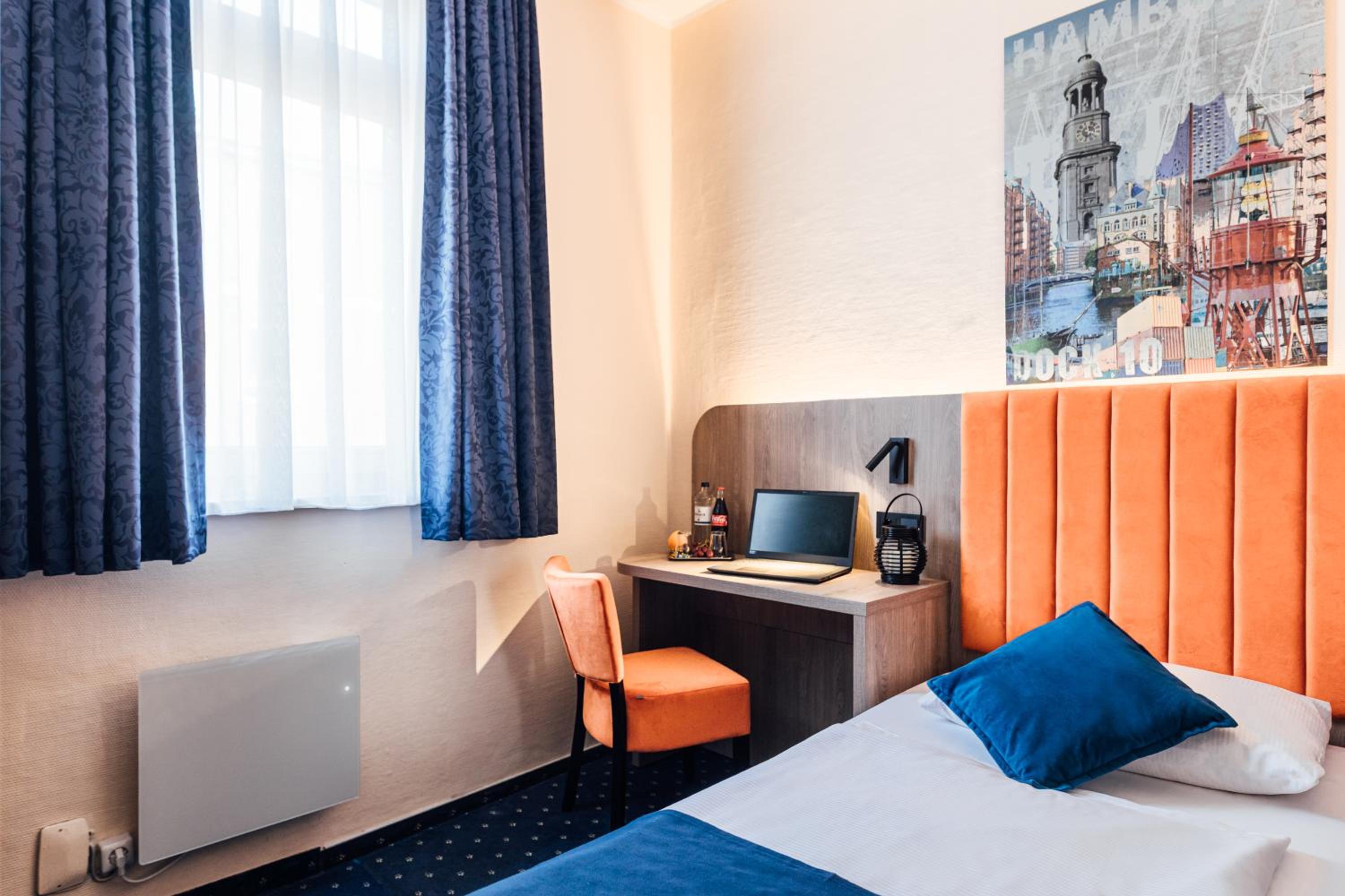 Standard Twin Room - Photo 3