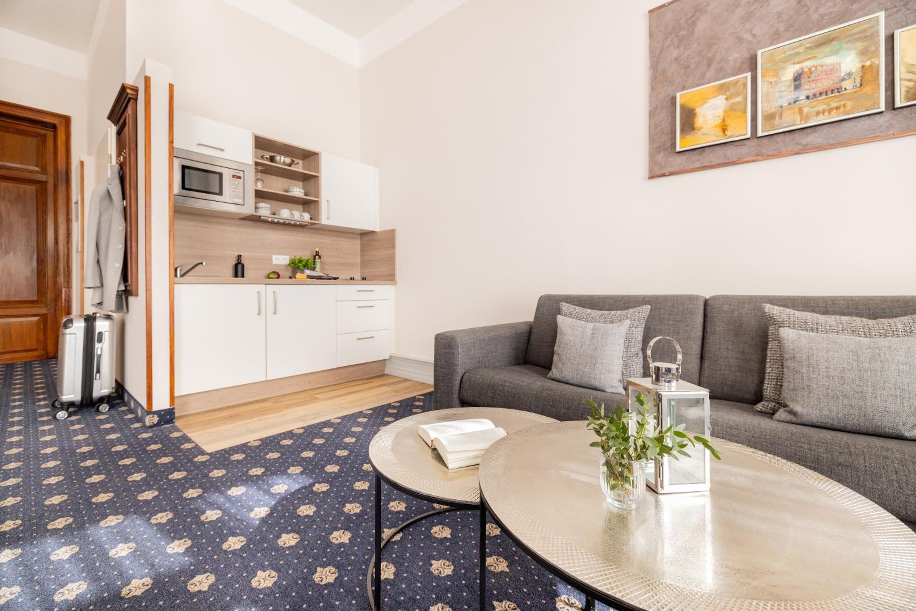 Deluxe Apartment