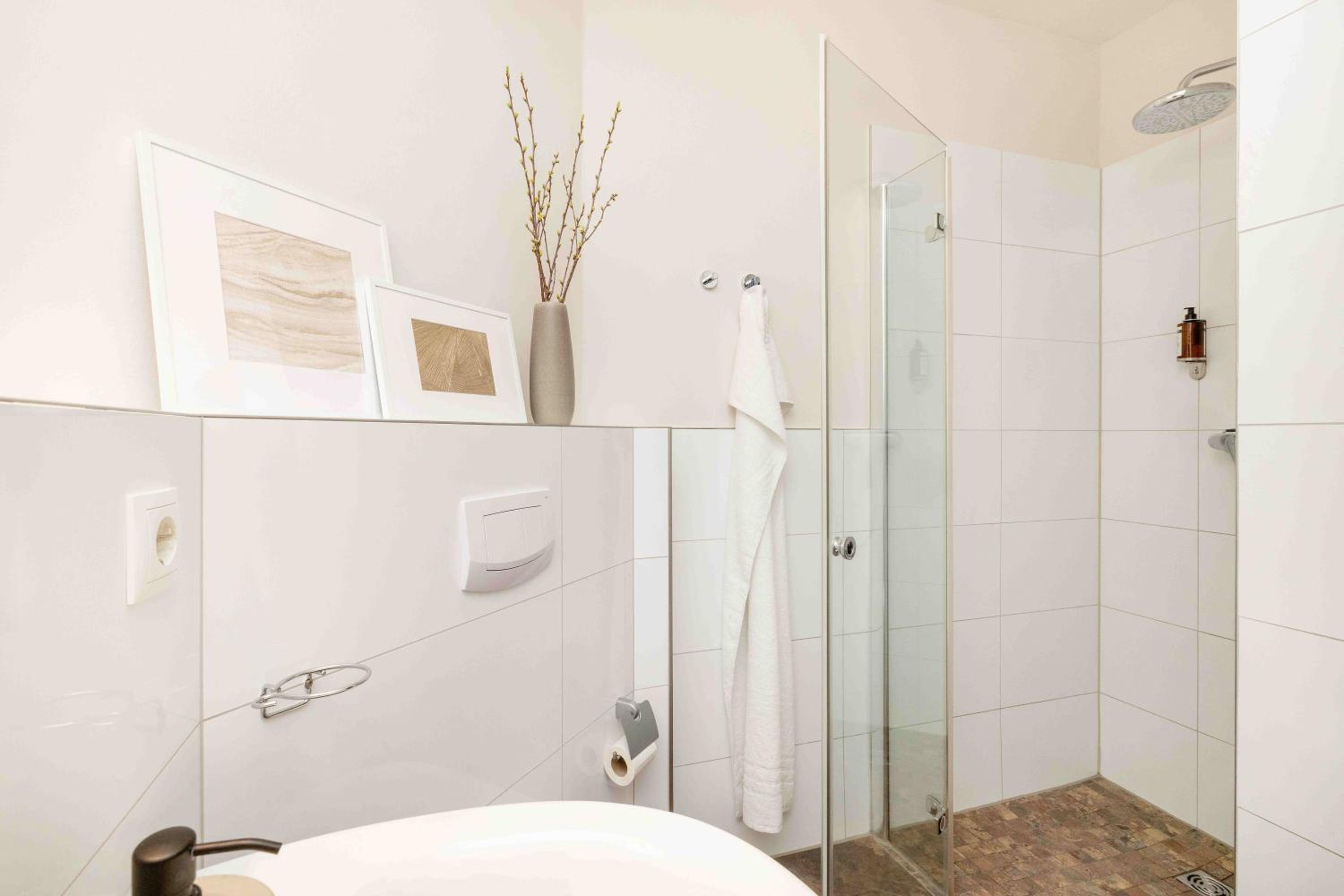 One-Bedroom Deluxe Apartment thumbnail 5