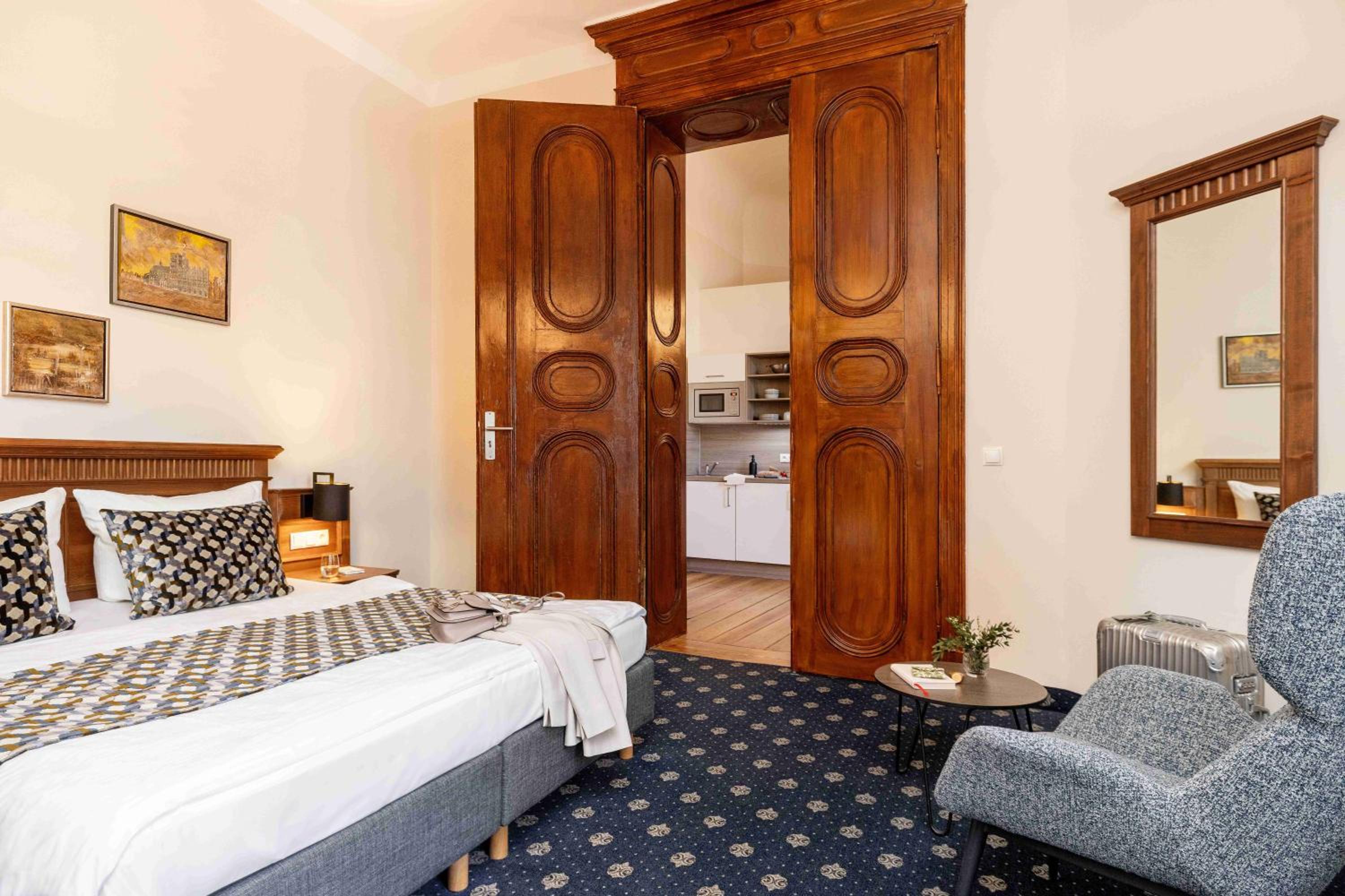 One-Bedroom Deluxe Apartment