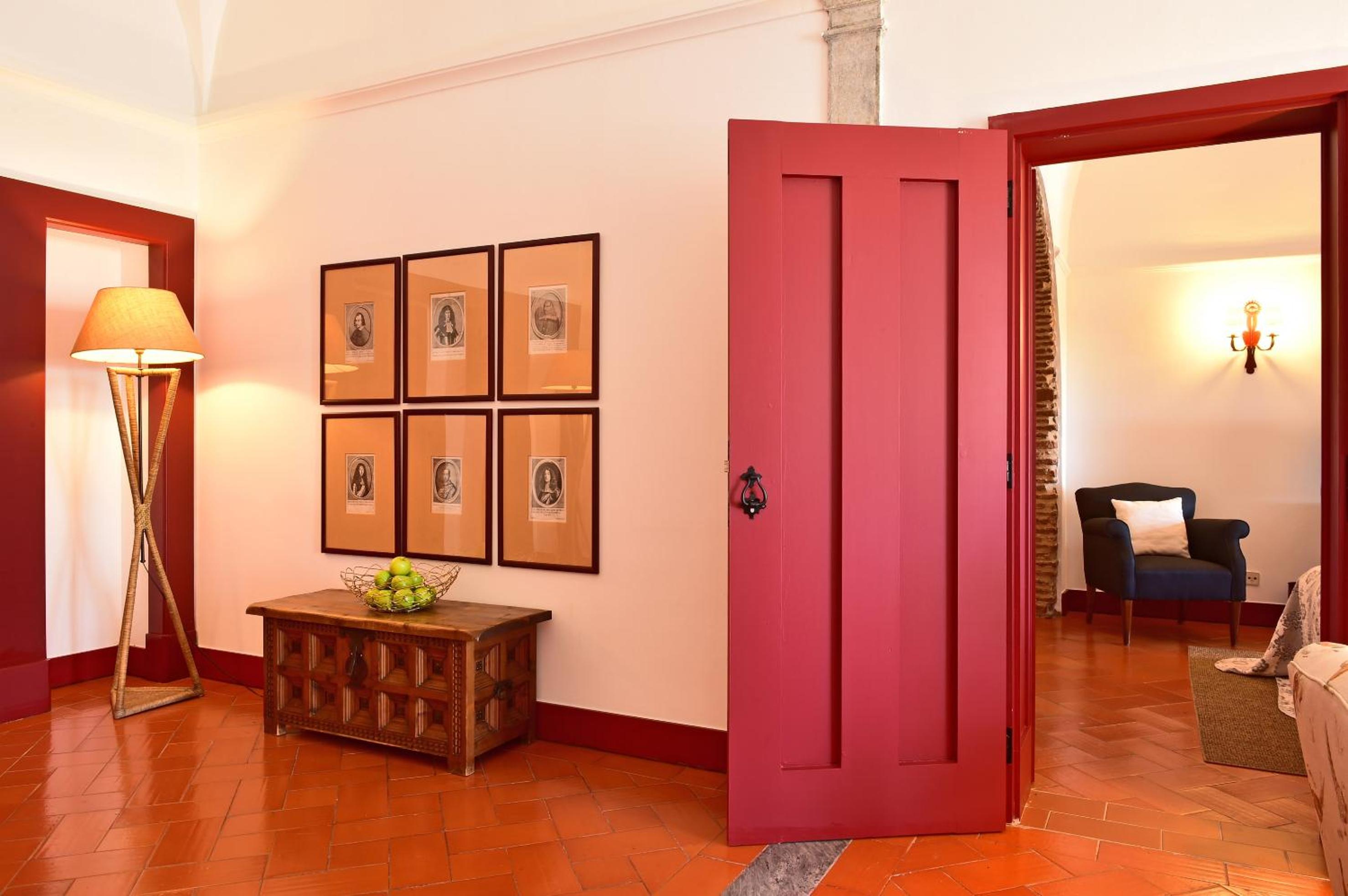 Standard Suite - Photo 8