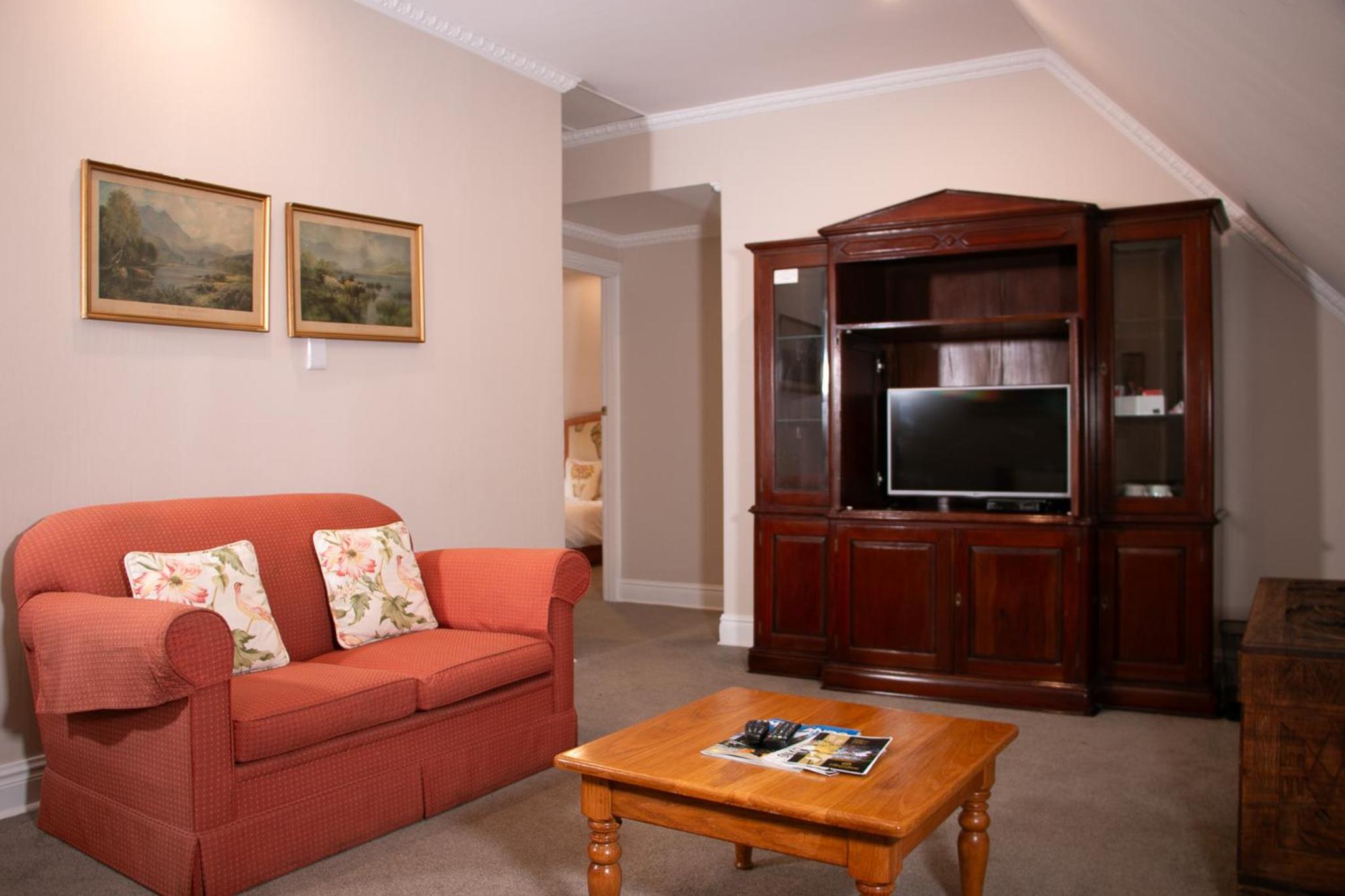 Deluxe Family Room - Photo 2
