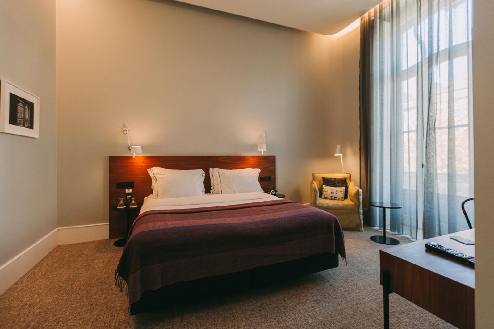 Superior Double Room thumbnail 6