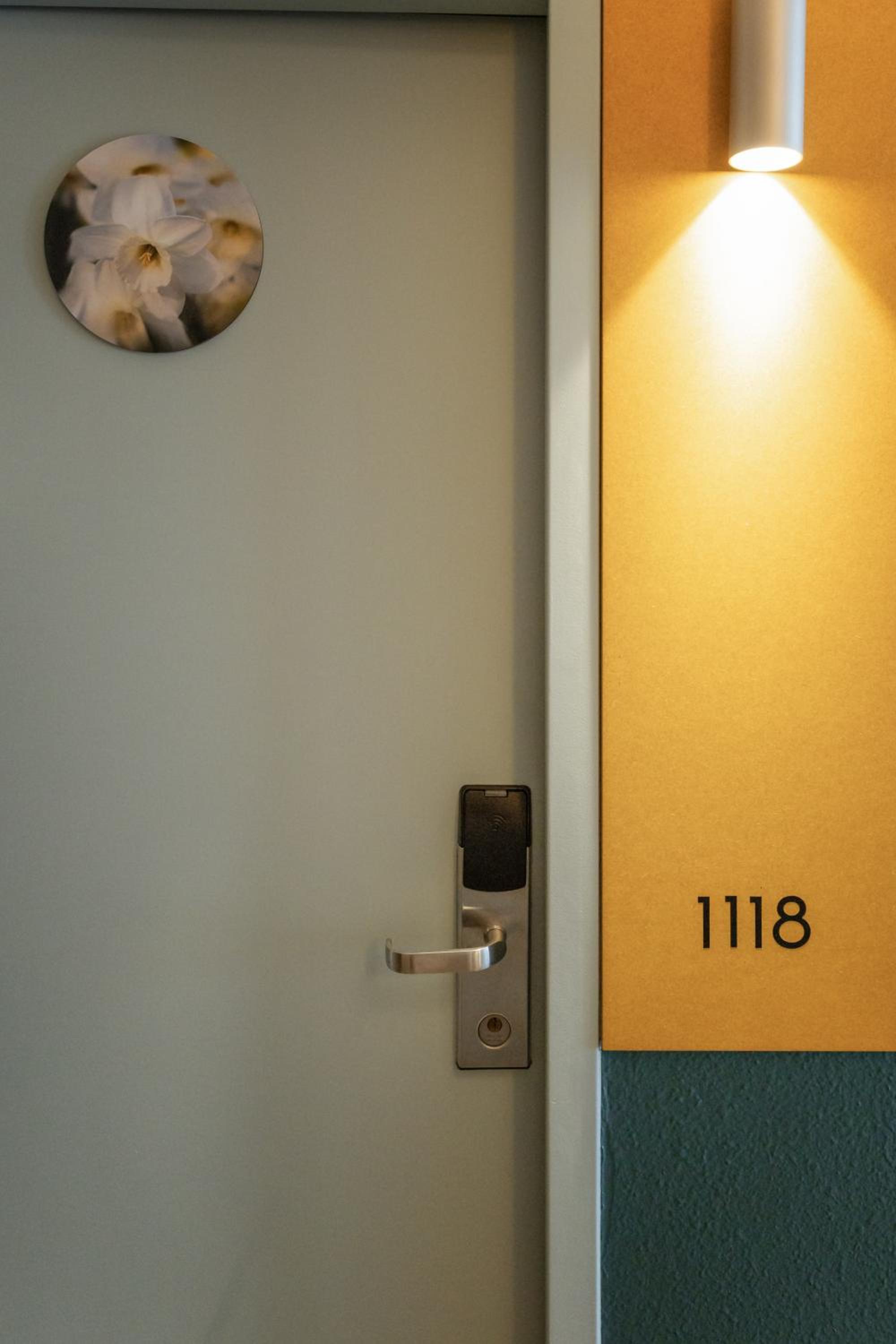 Standard Room with 2 Single Beds - Photo 11