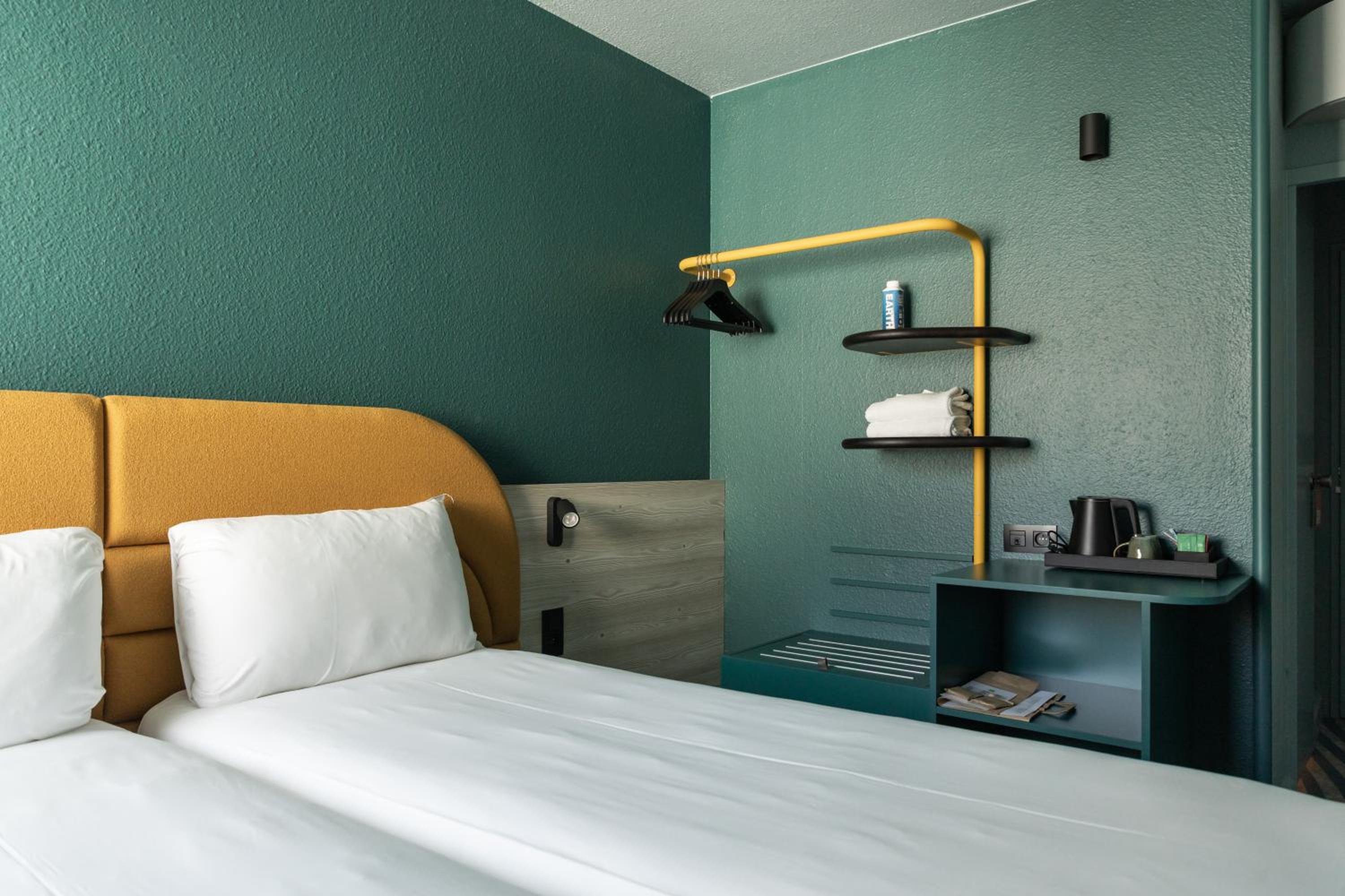 Standard Room with 2 Single Beds - Photo 13