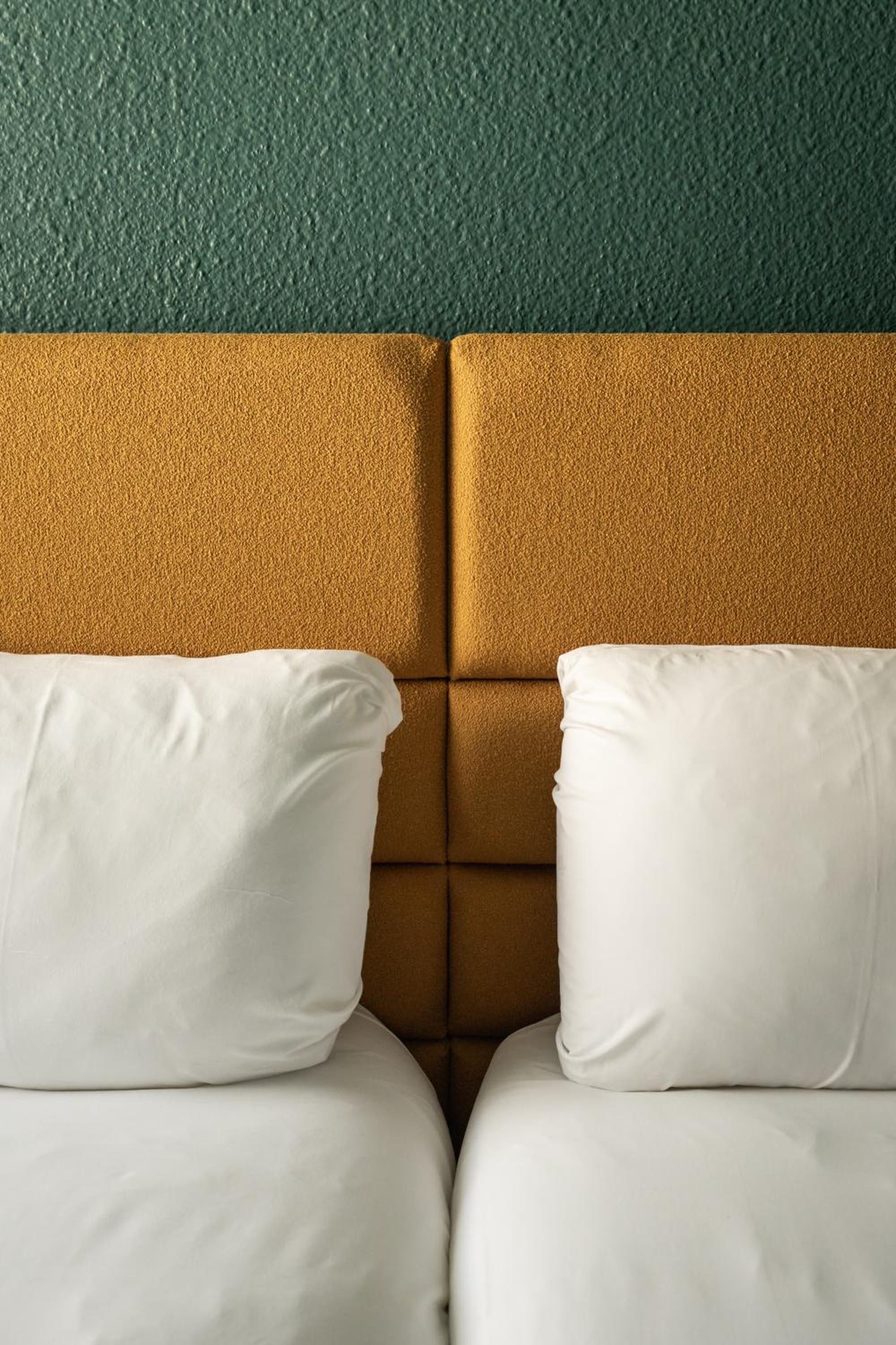 Standard Room with 2 Single Beds - Photo 14