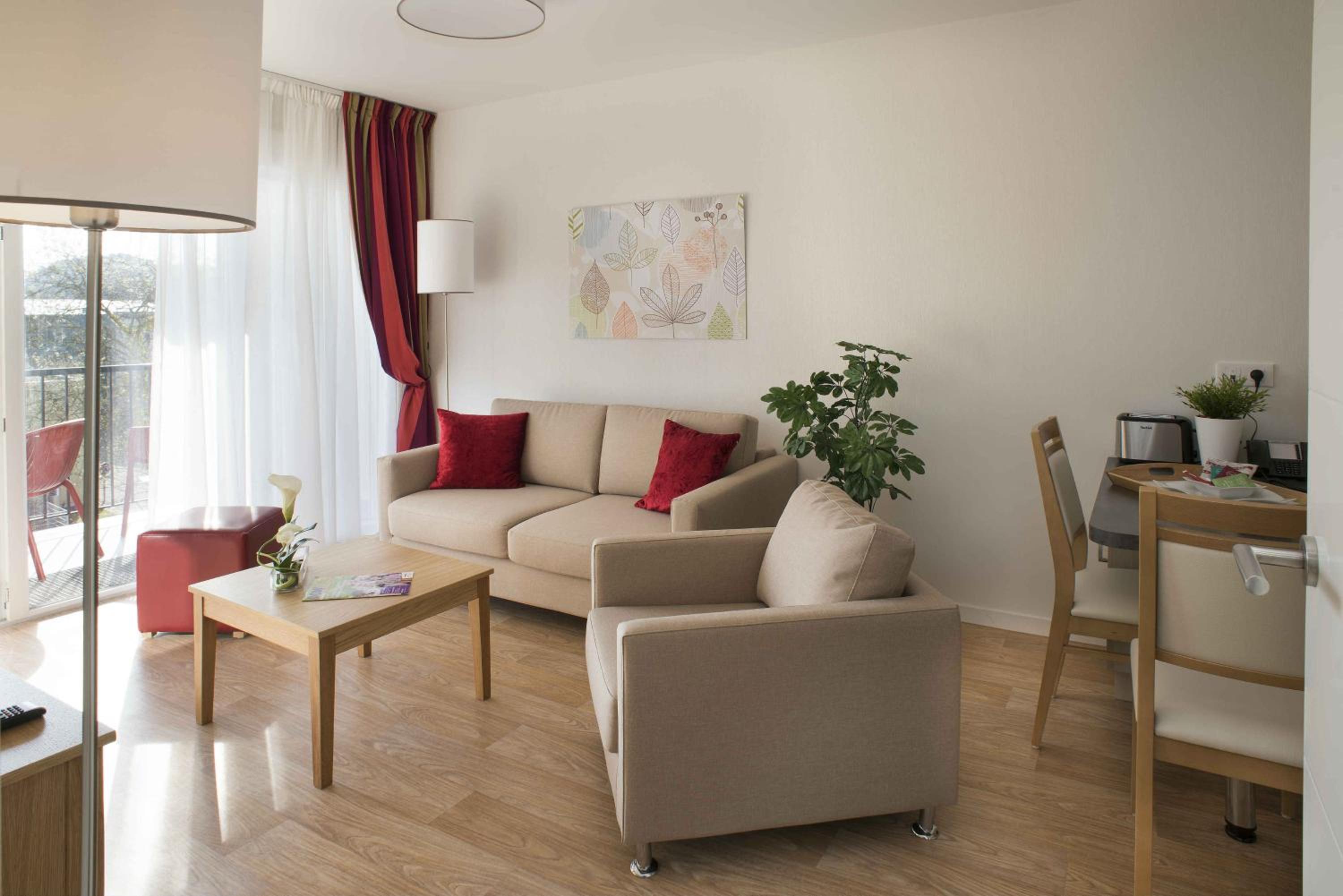 One Bedroom Apartment - Photo 3