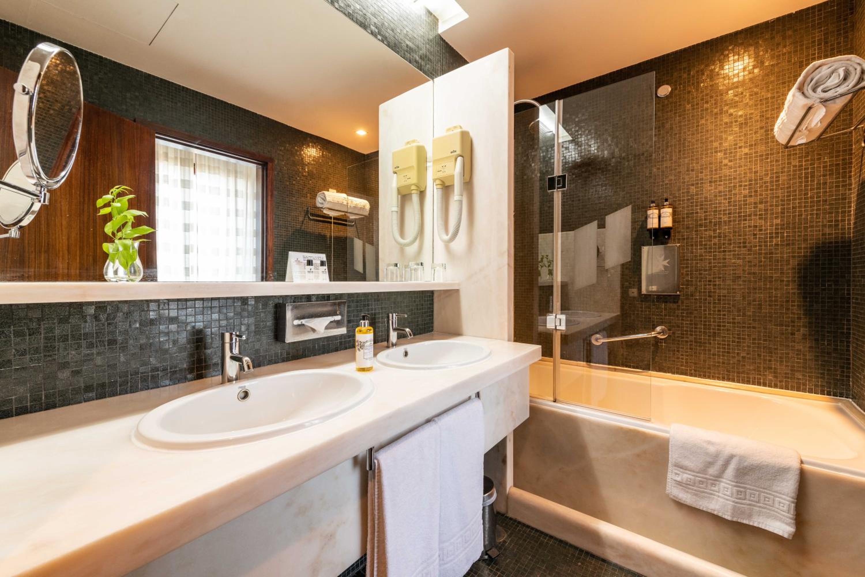 Suite Standard (2 adults + 1 child) photo 2