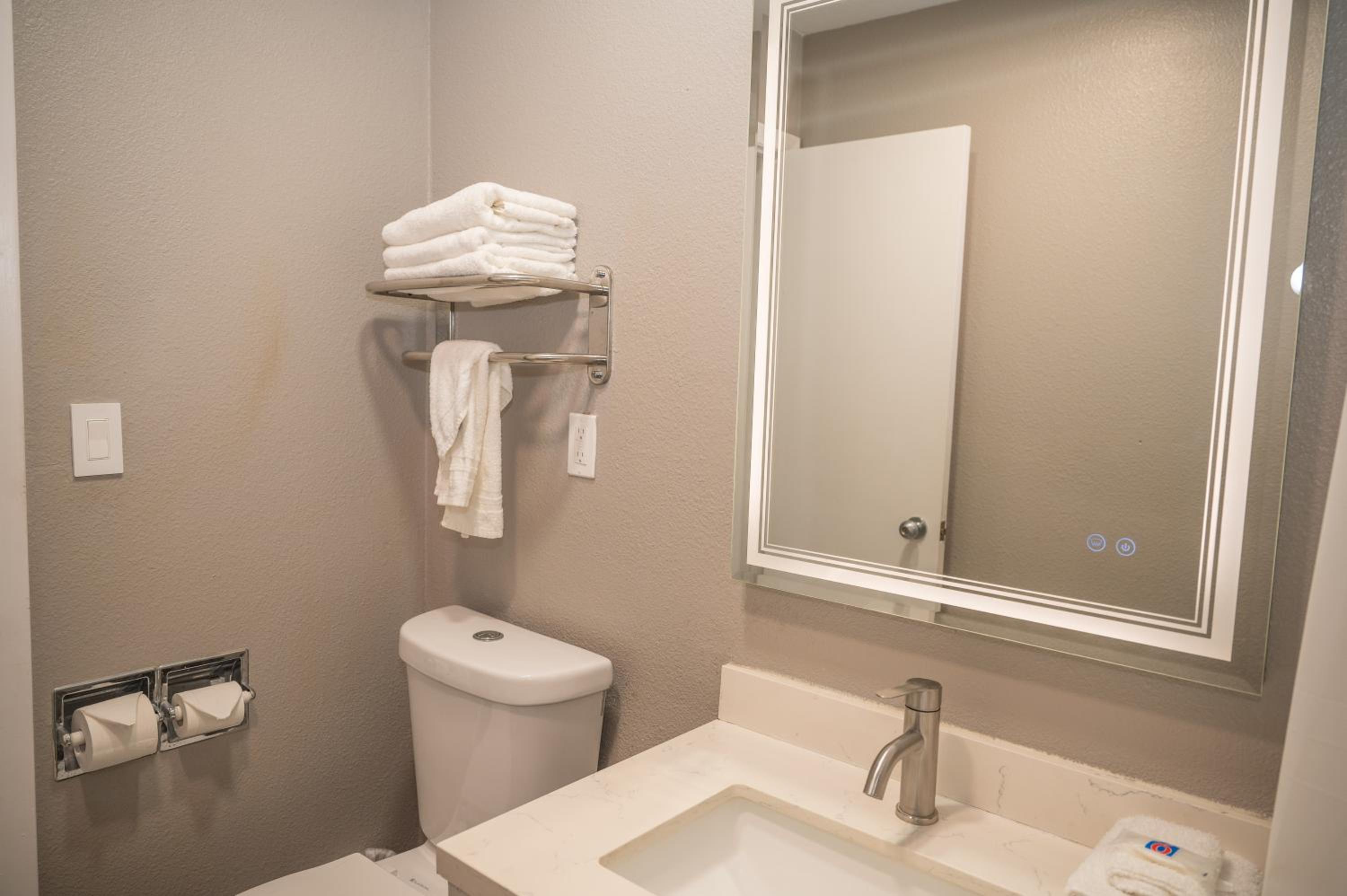 Standard Suite - Non-Smoking photo 3