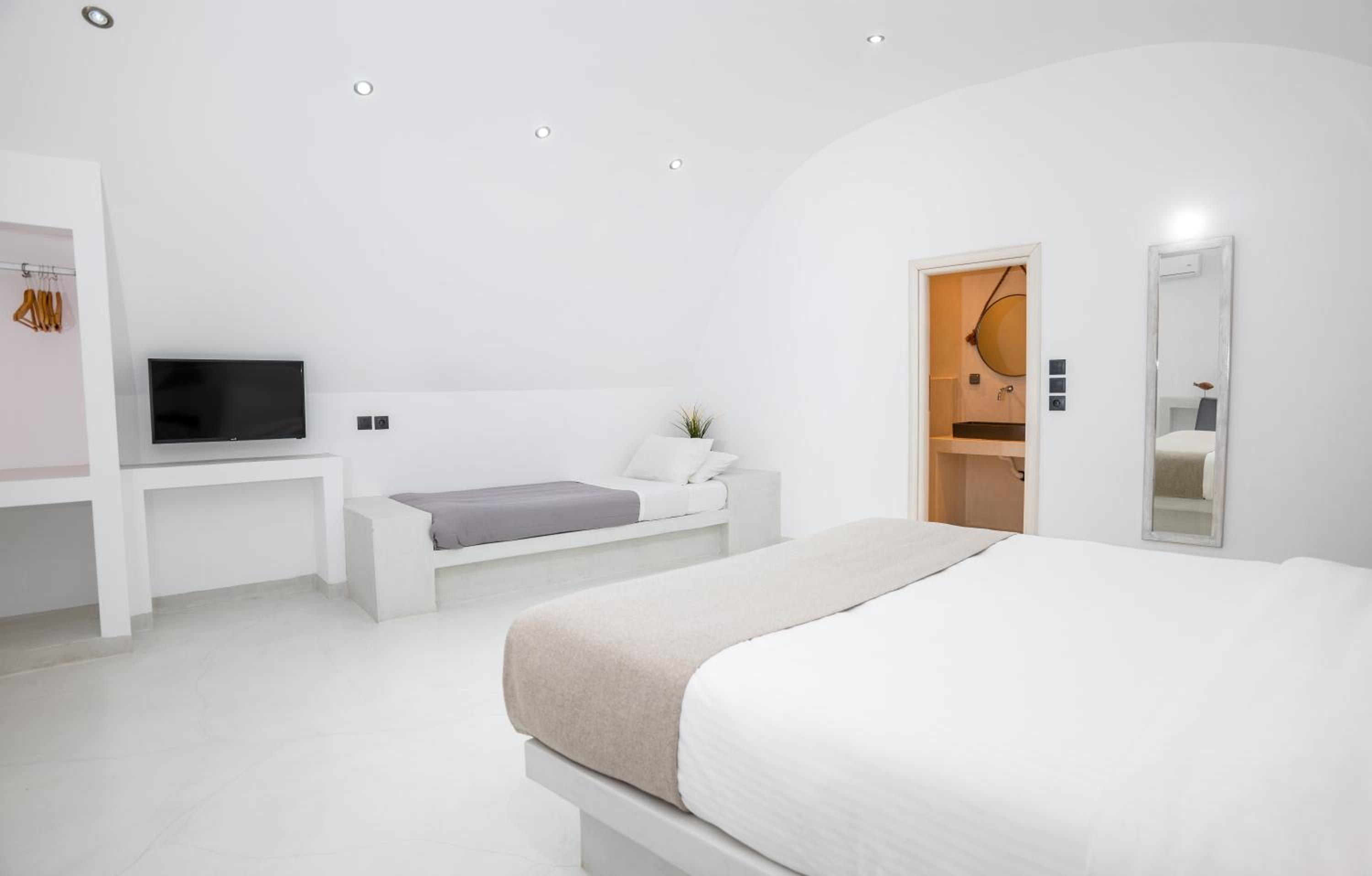 Family Suite with Outdoor Hot Tub & Sea View photo 2