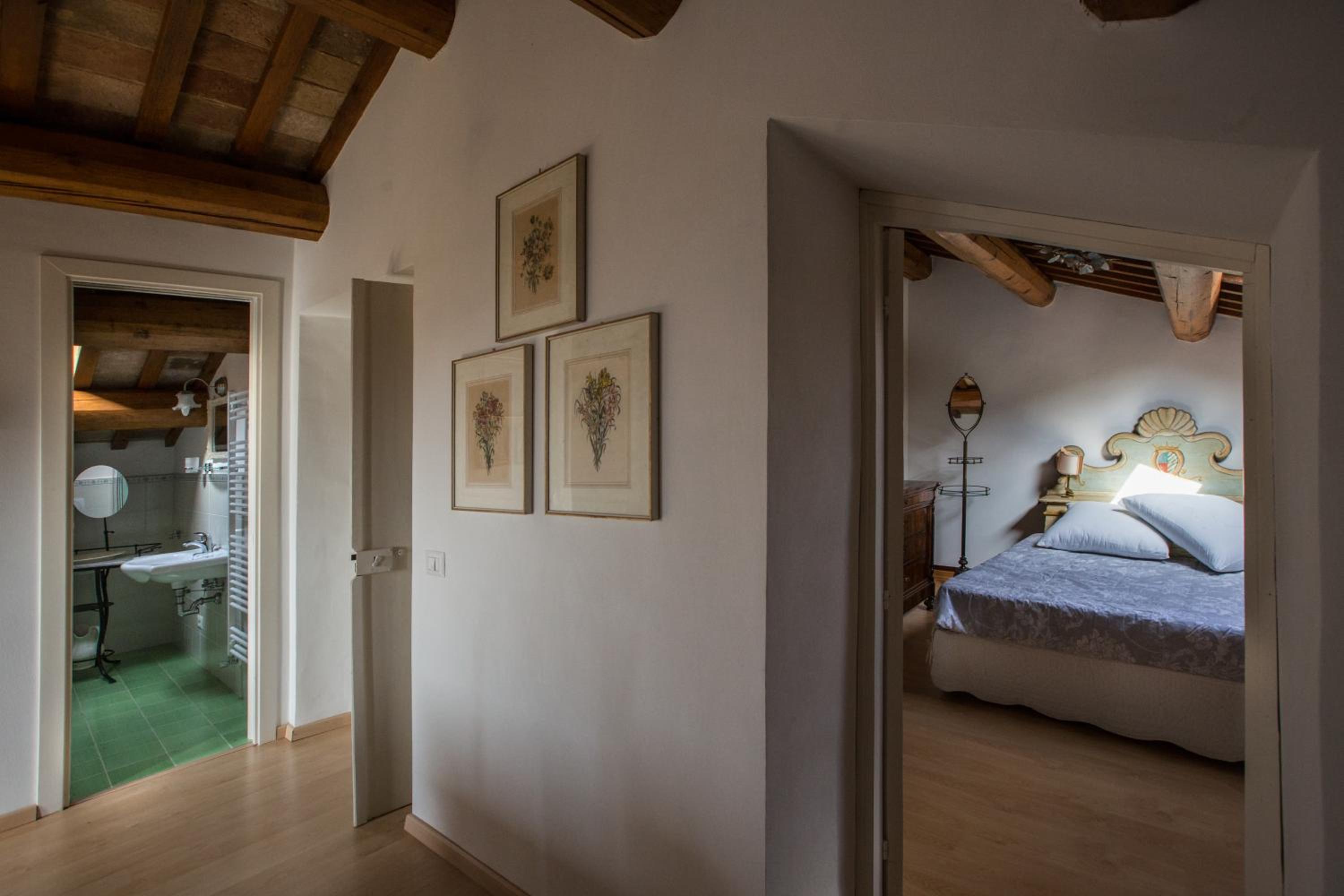 Large Double Room - Photo 1
