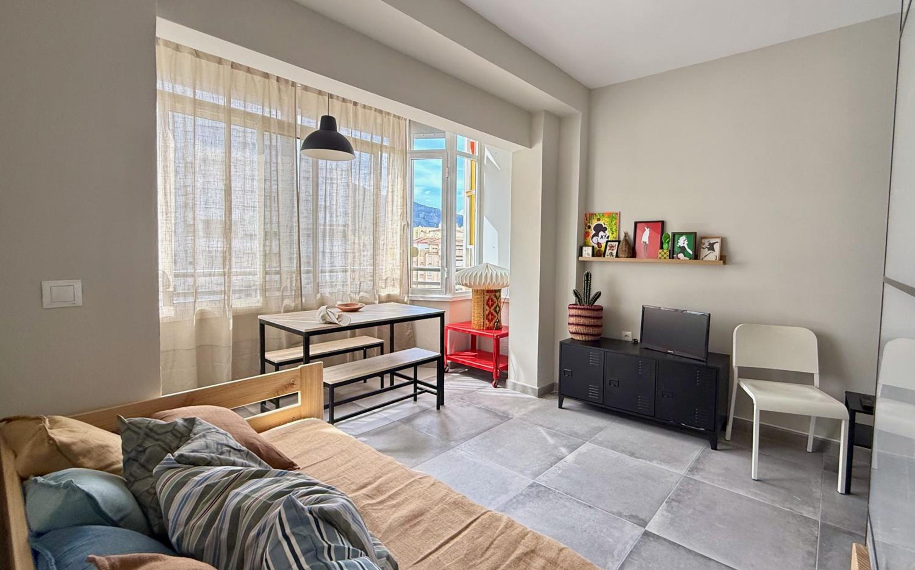 One-Bedroom Apartment