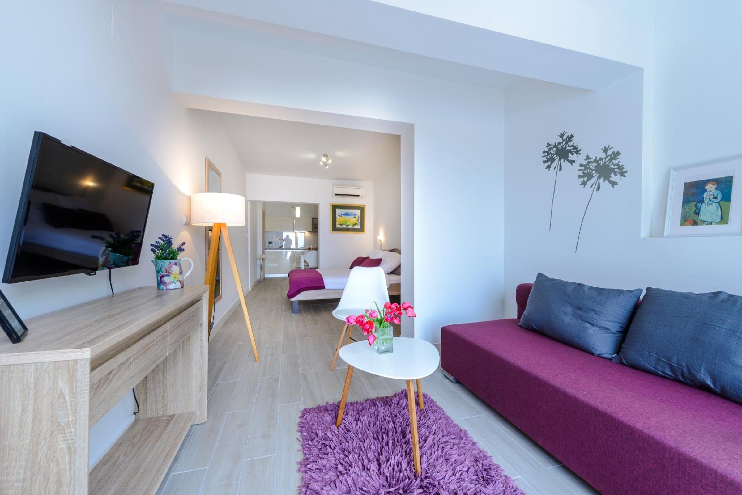 Studio Apartment photo 3