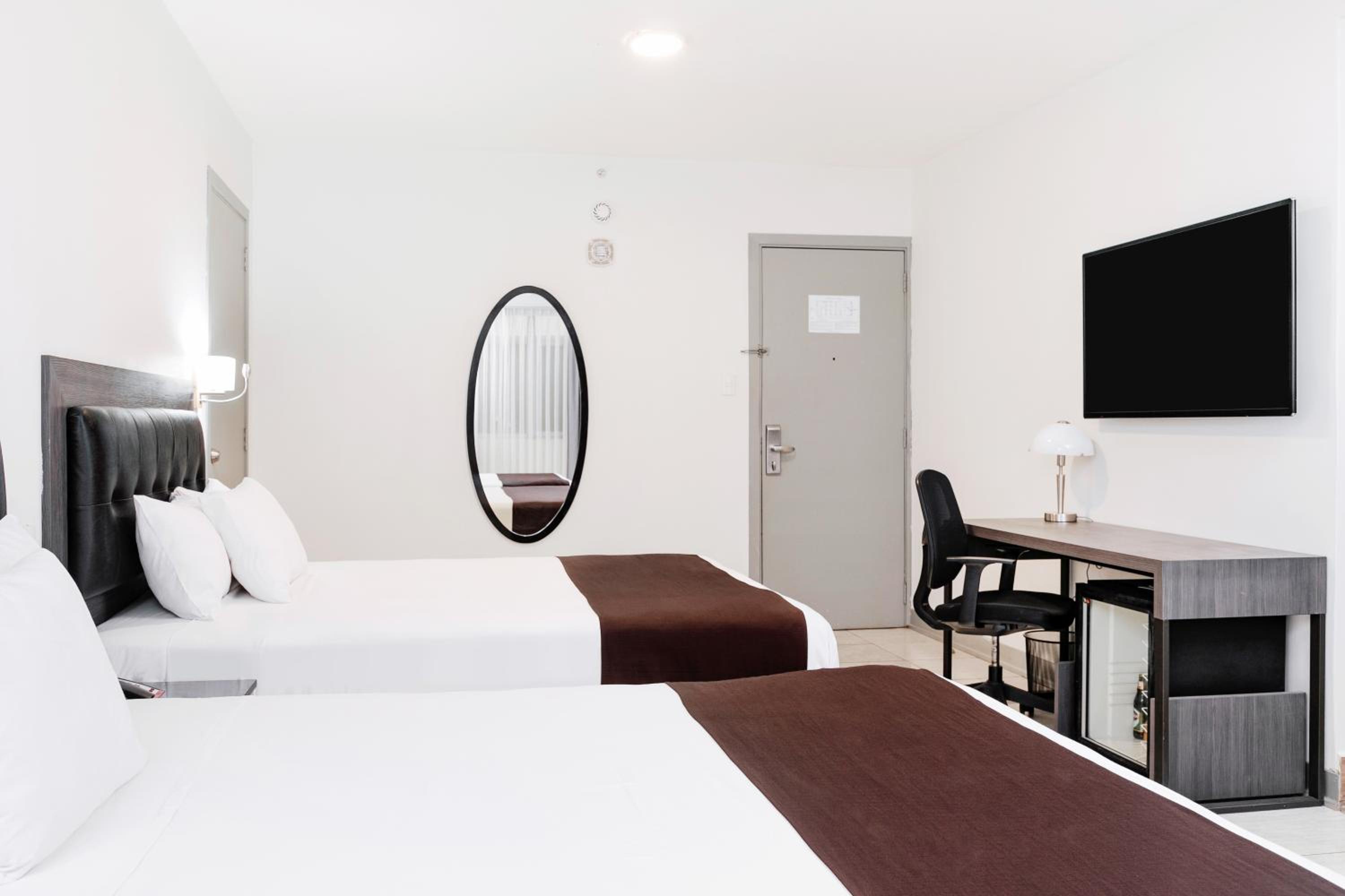 Double Room with Two Double Beds - Non-Smoking photo 2