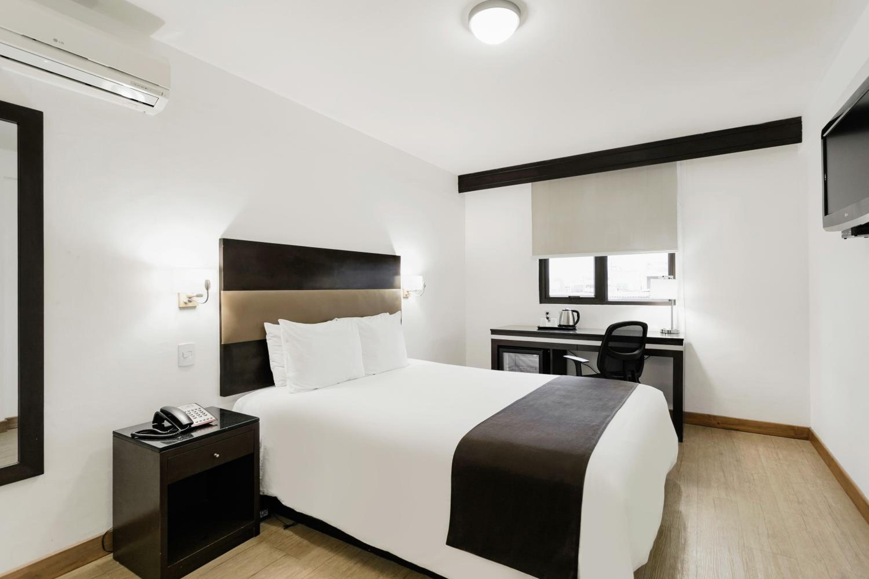 Standard Double Room - Photo 6