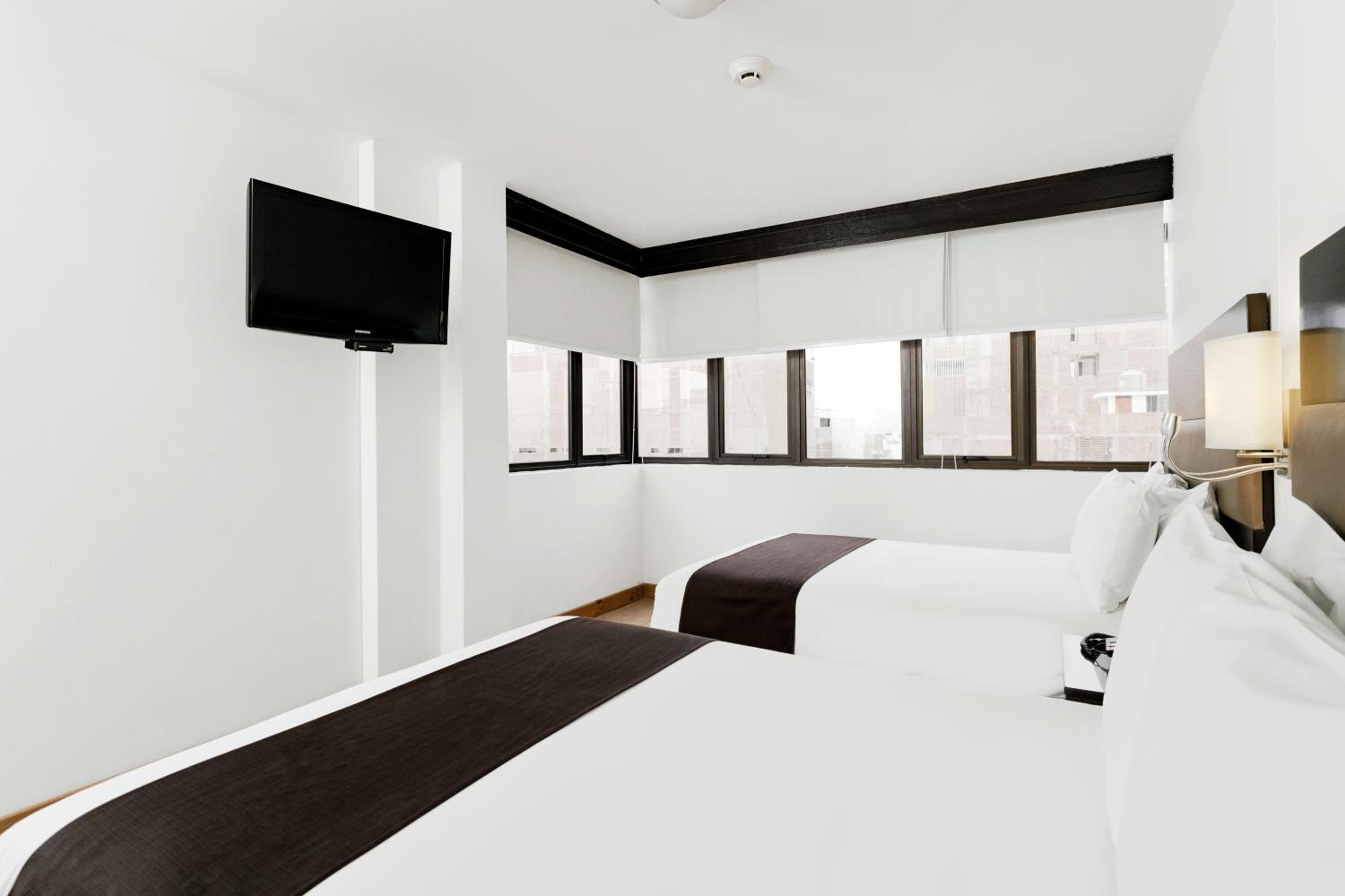 Standard Twin Room - Photo 2
