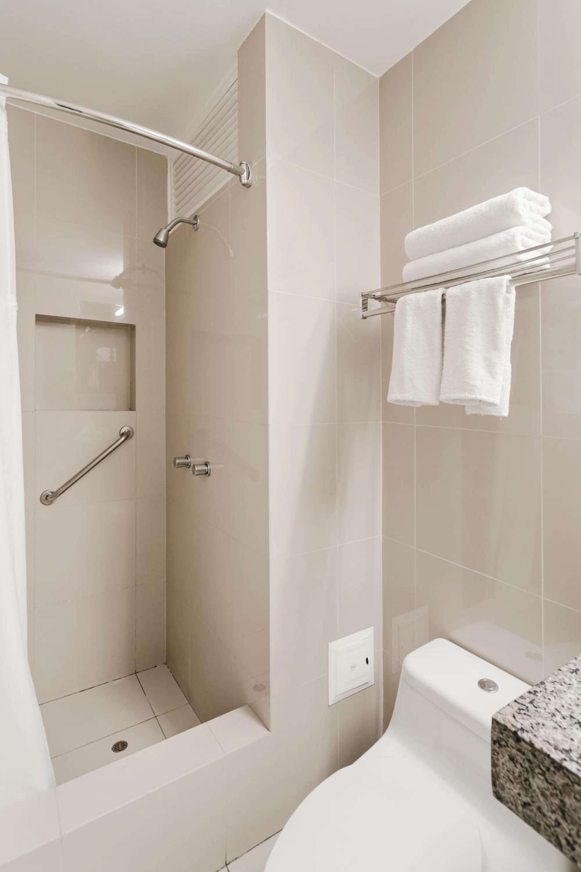 Standard Twin Room - Photo 3