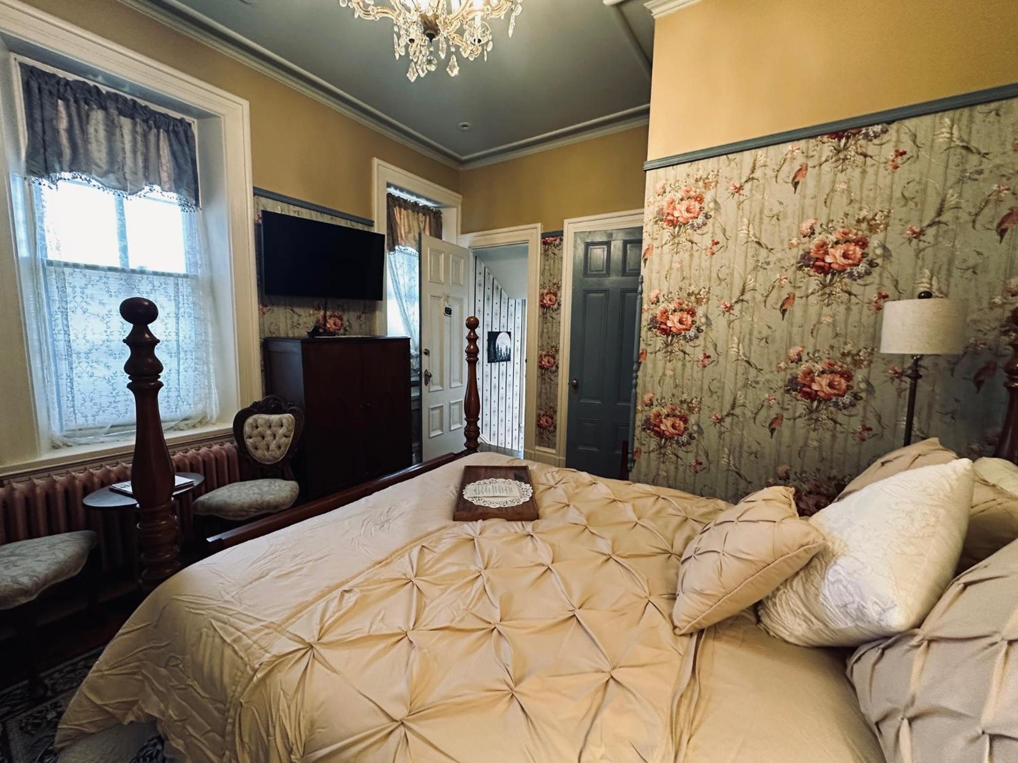Deluxe Room (2 Adults + 1 Child)