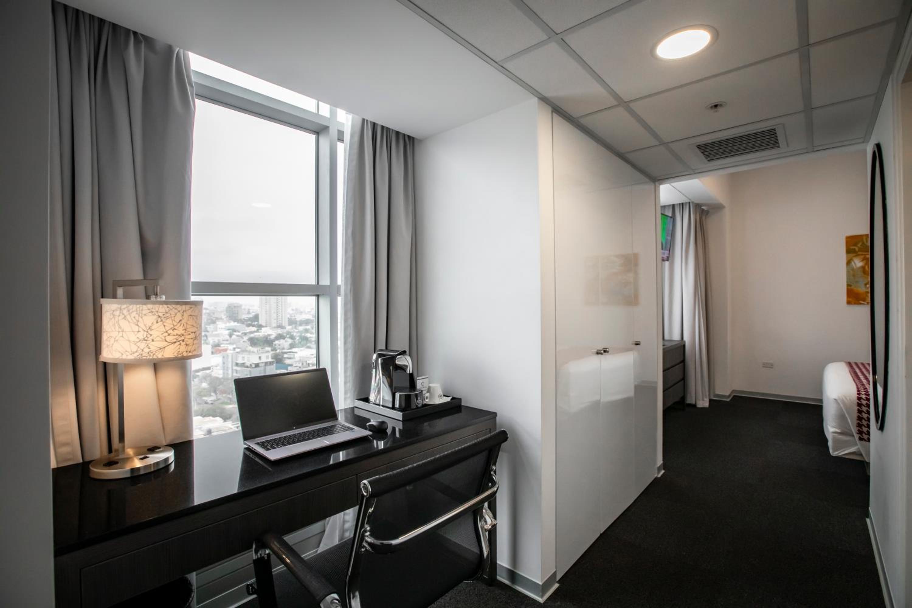 Junior King Suite - Non-Smoking