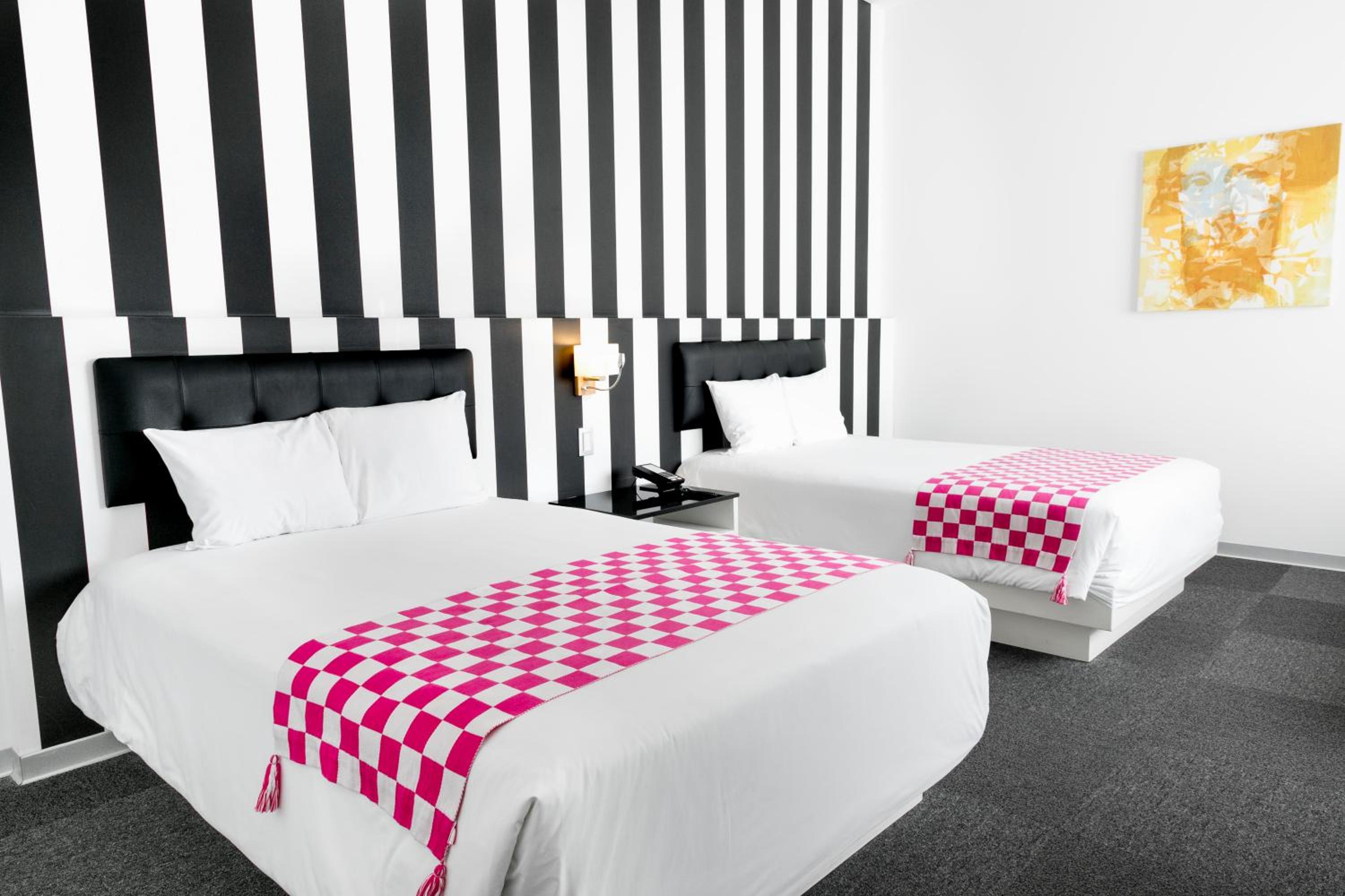 Twin Room - Non-Smoking photo 2