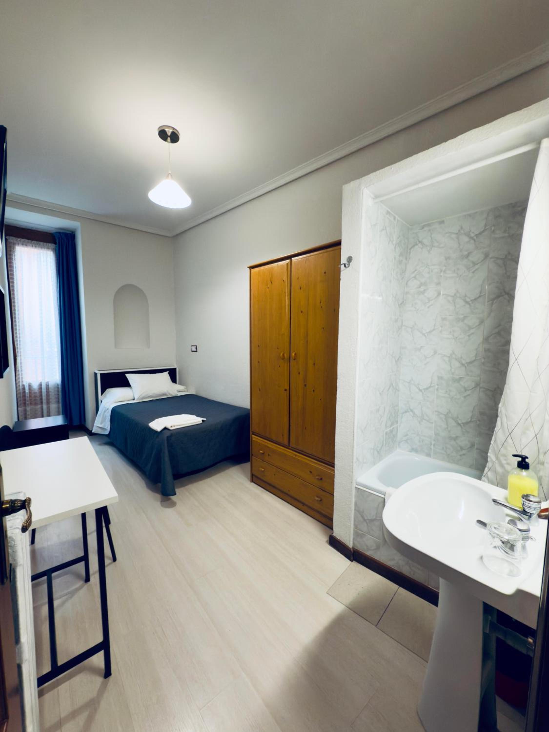 Single Room with Shared Bathroom