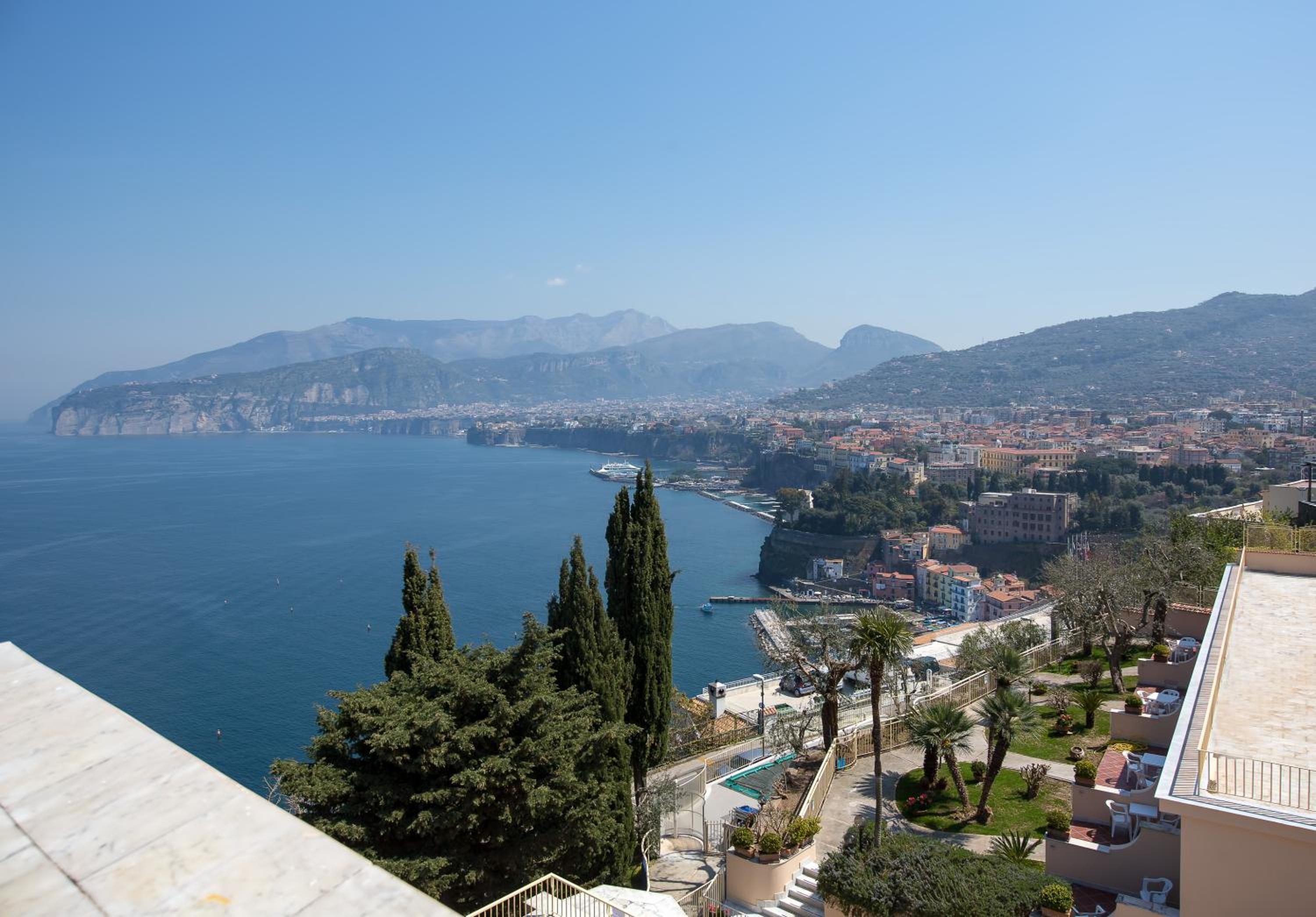 Deluxe Triple Room with Sea View - Photo 16