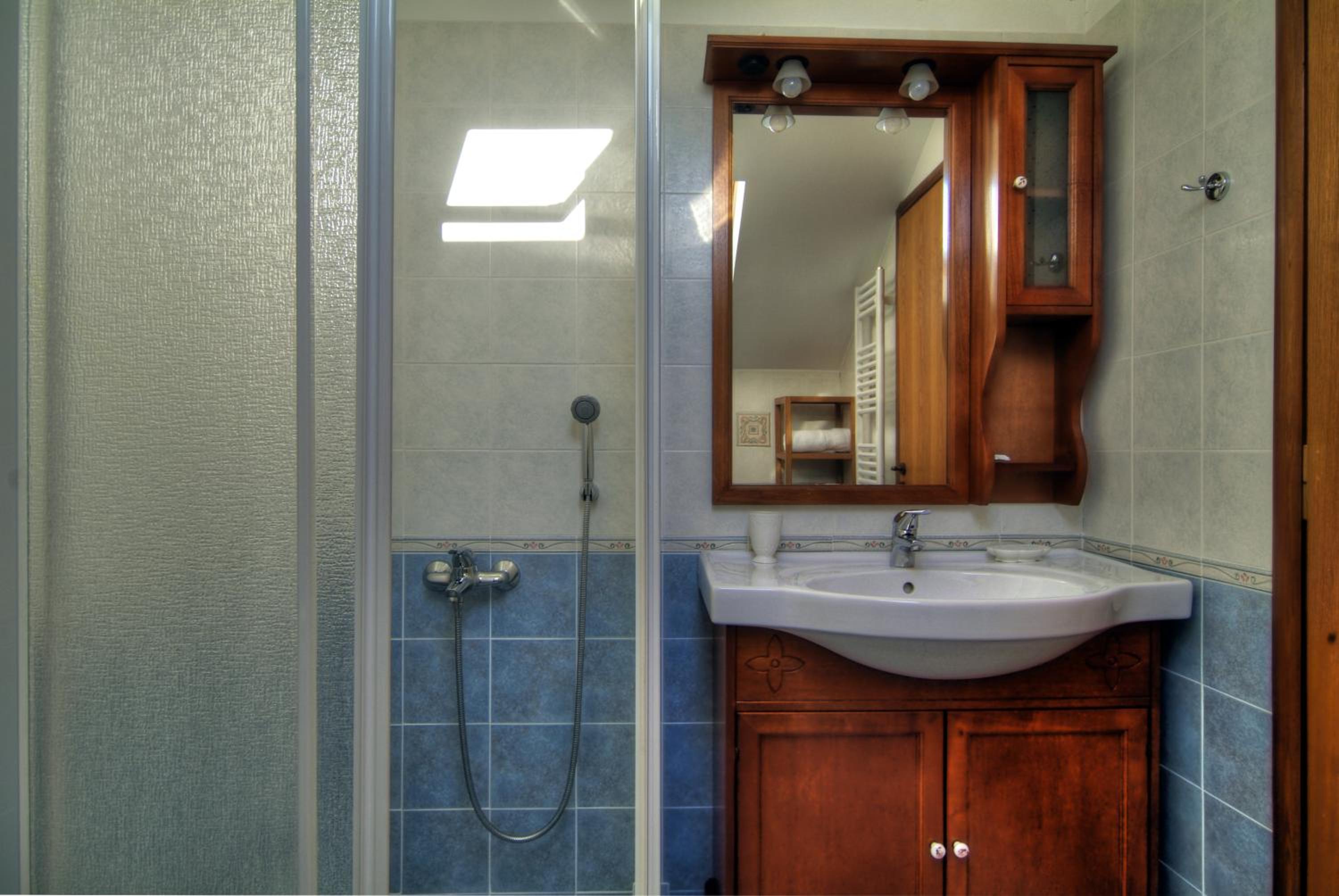 Double or Twin Room - Photo 6