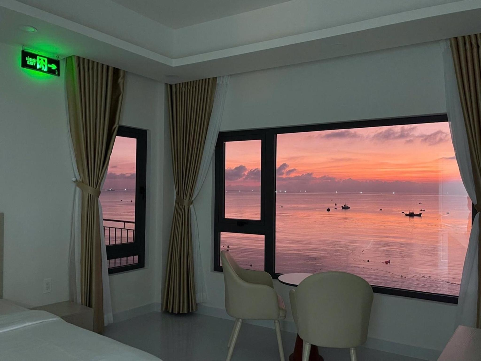 Deluxe Double Room with Sea View photo 2