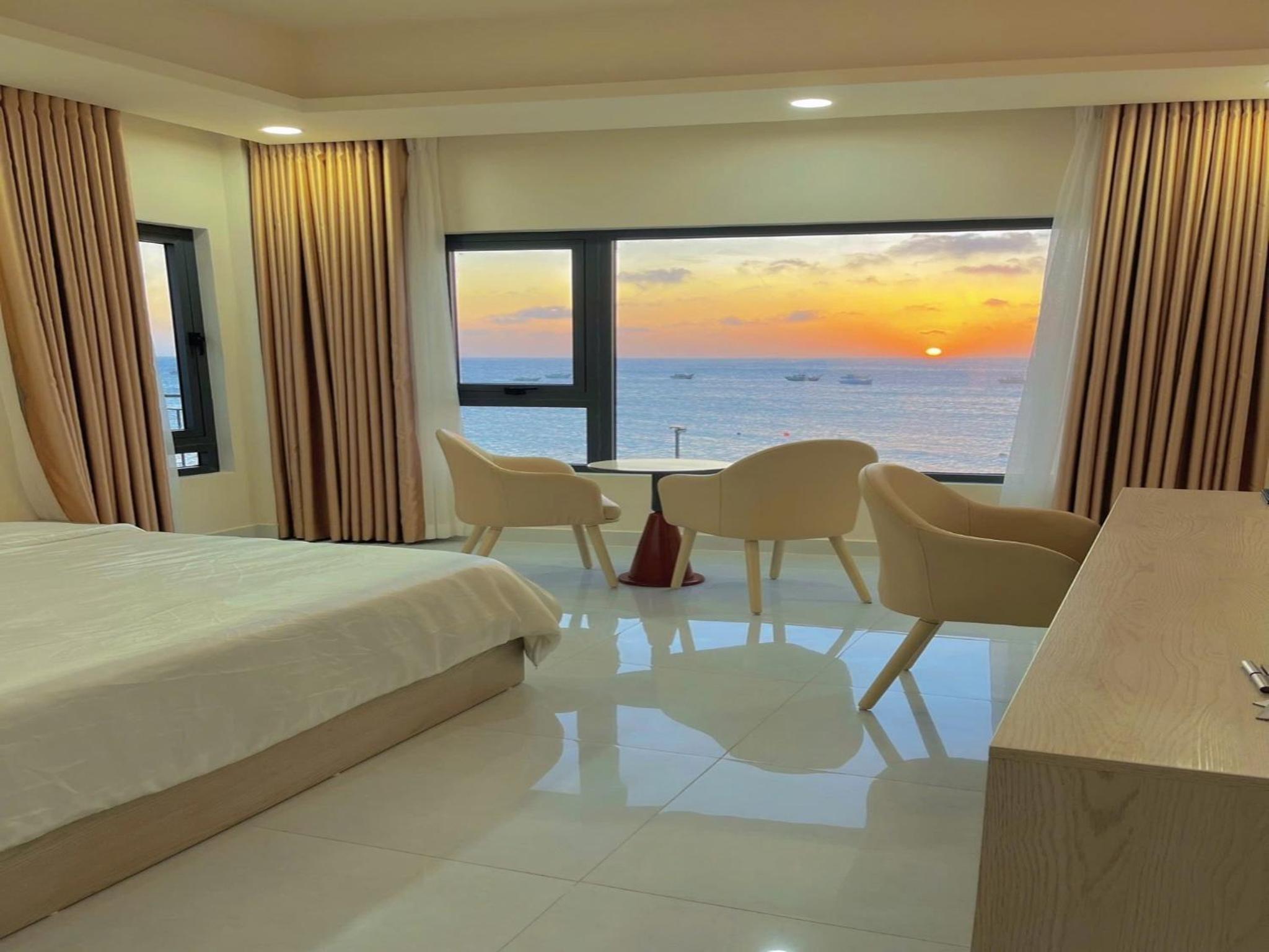 Deluxe Double Room with Sea View photo 3