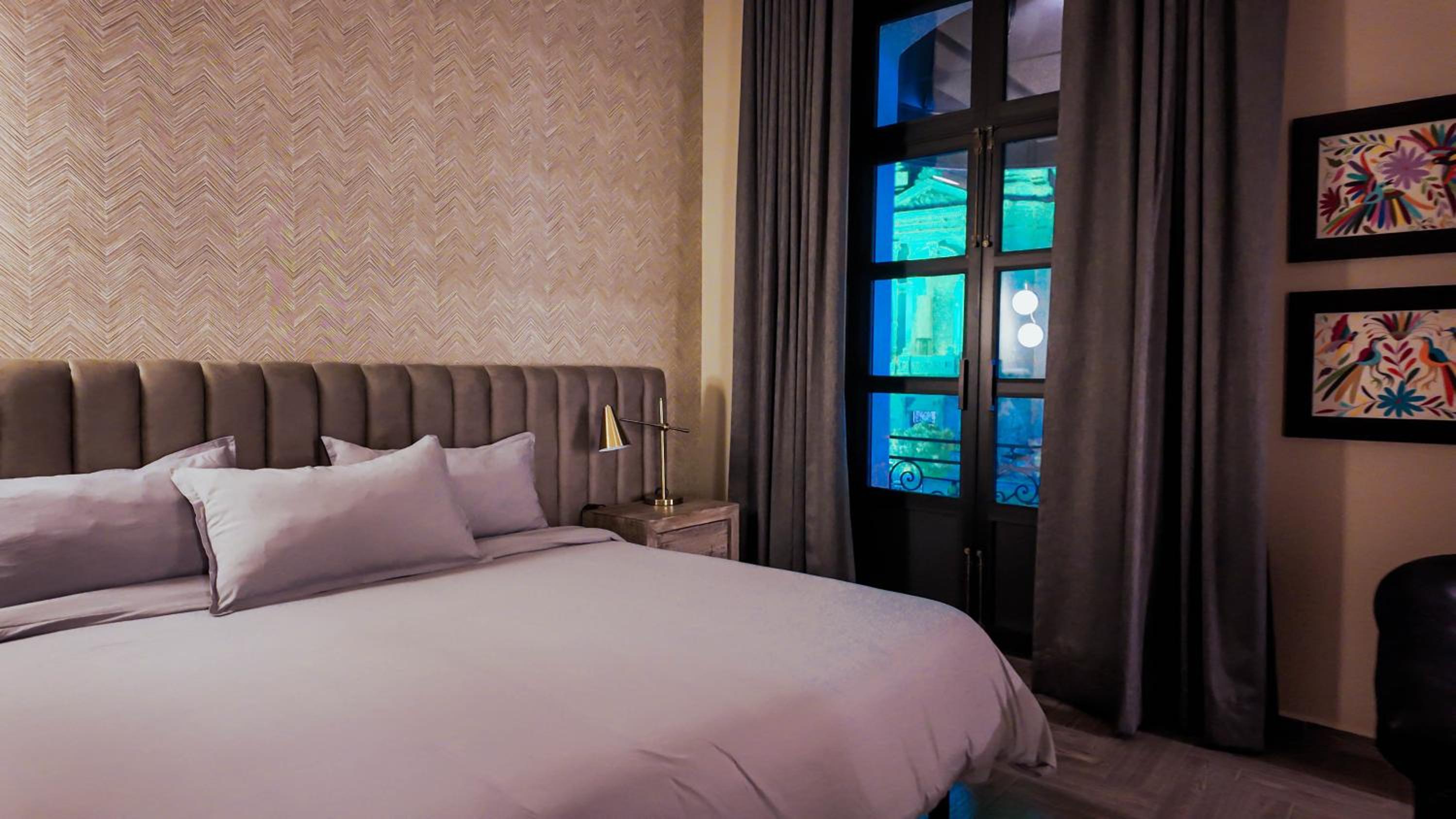 King Suite with Balcony photo 1