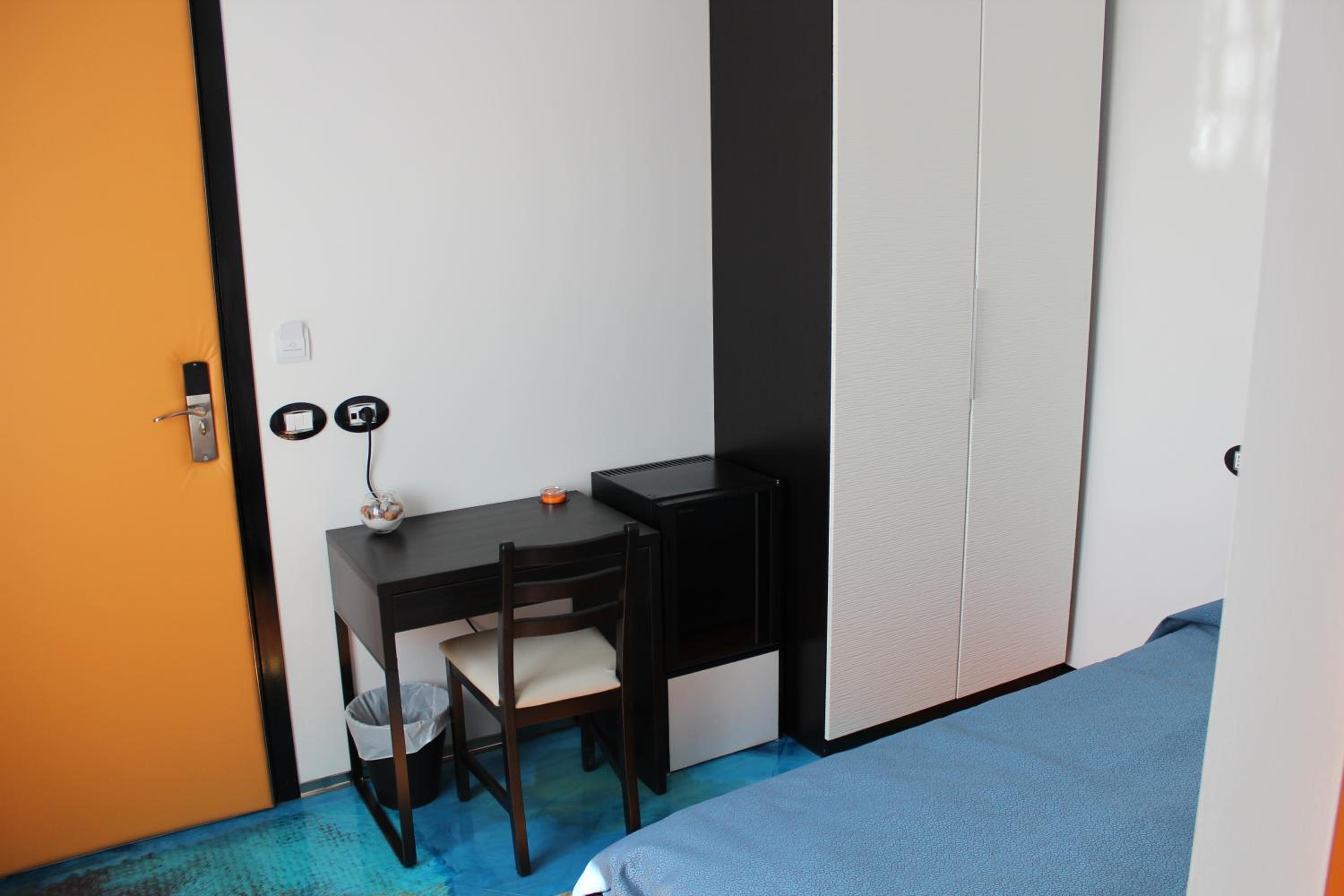 Single Room photo 2