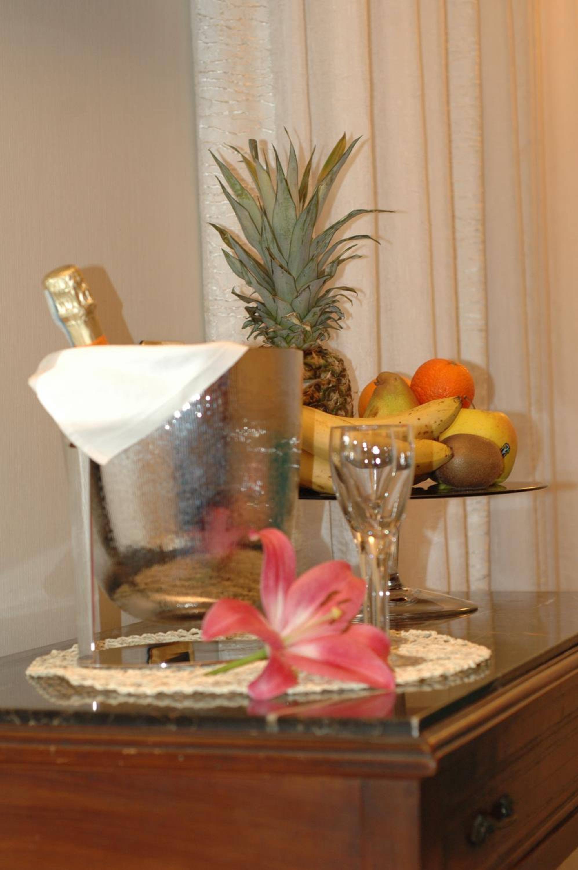 Deluxe Double or Twin Room with Spa Bath photo 3