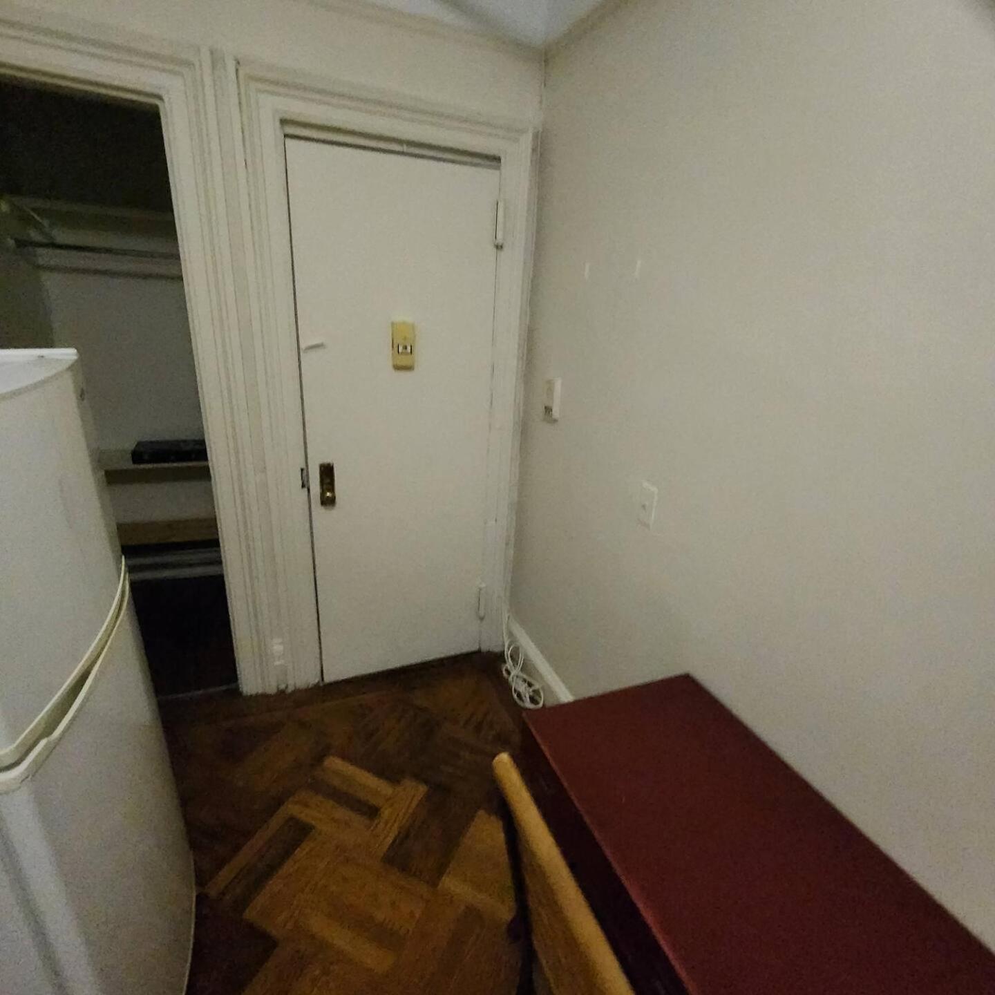 Single Room with Shared Bathroom photo 1