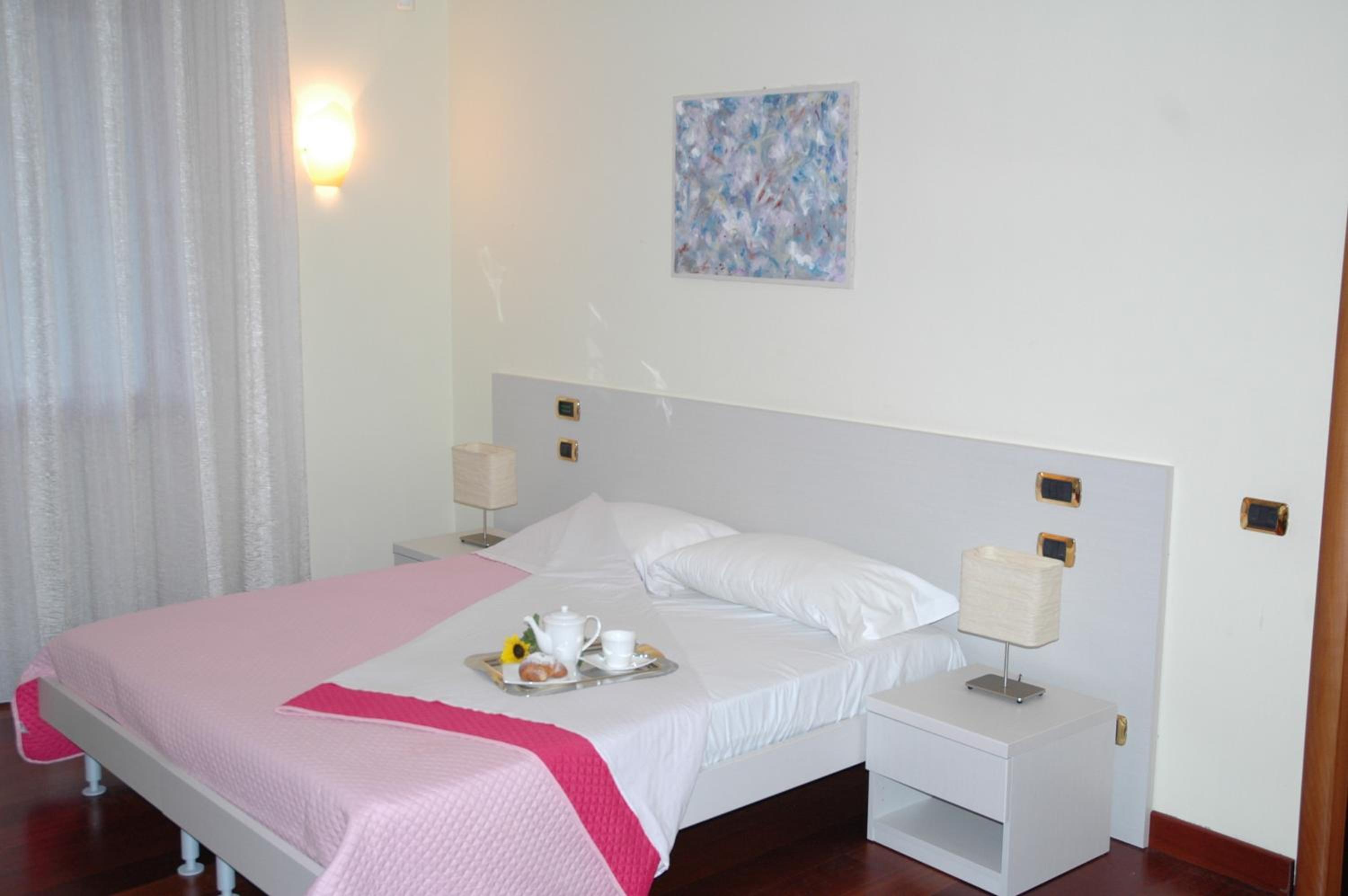 Deluxe Double or Twin Room with Spa Bath photo 1