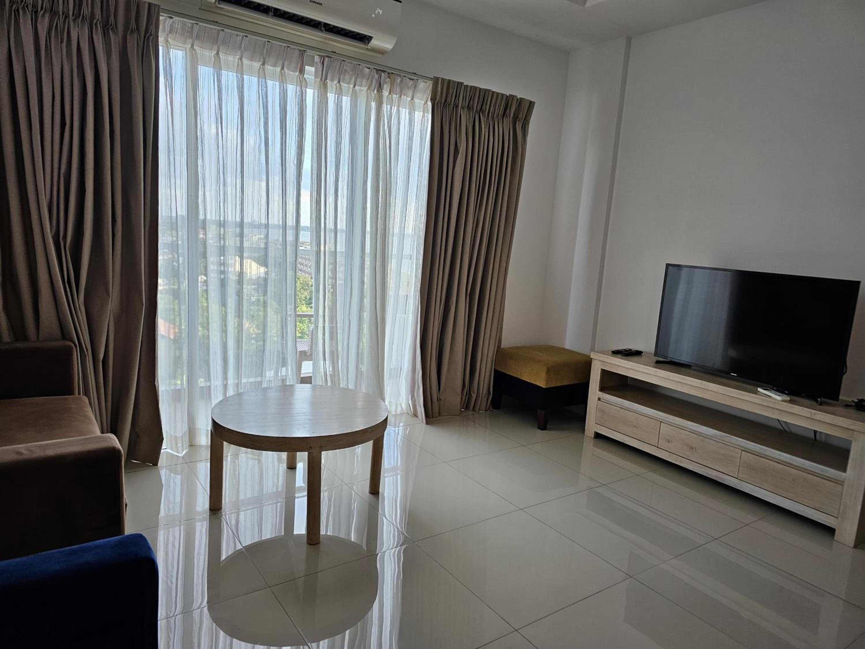 Deluxe One-Bedroom Apartment with Ocean View photo 2