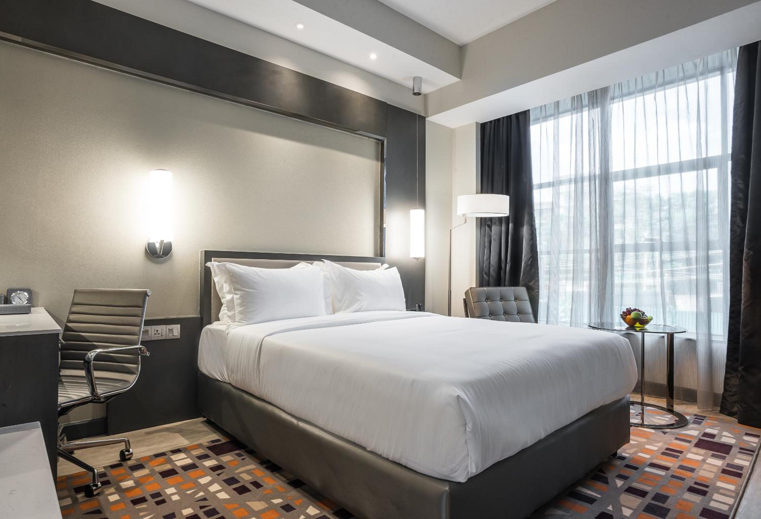 Accessible Superior King Room - Photo 8