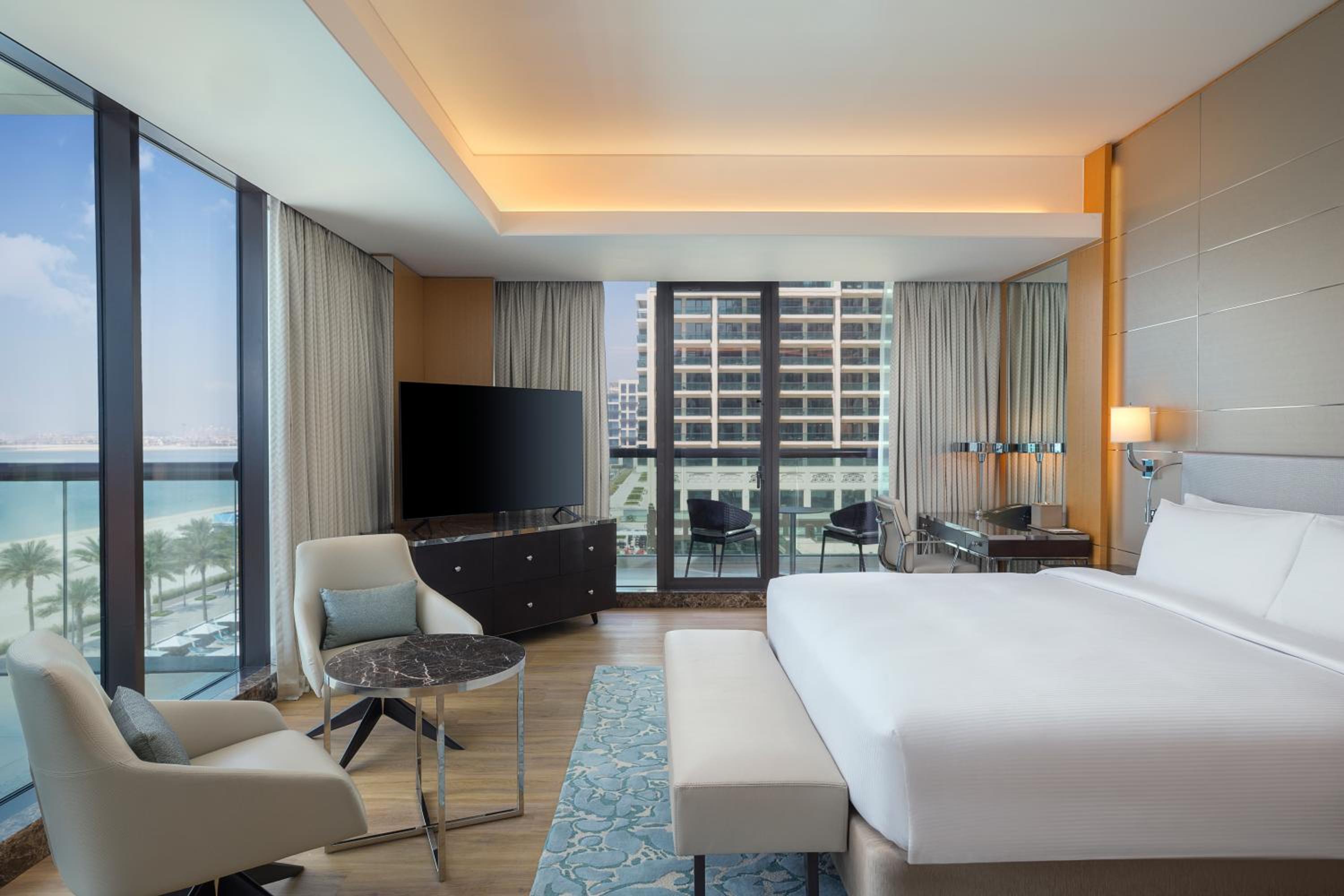 One-Bedroom Deluxe Suite with Sea View and Balconies