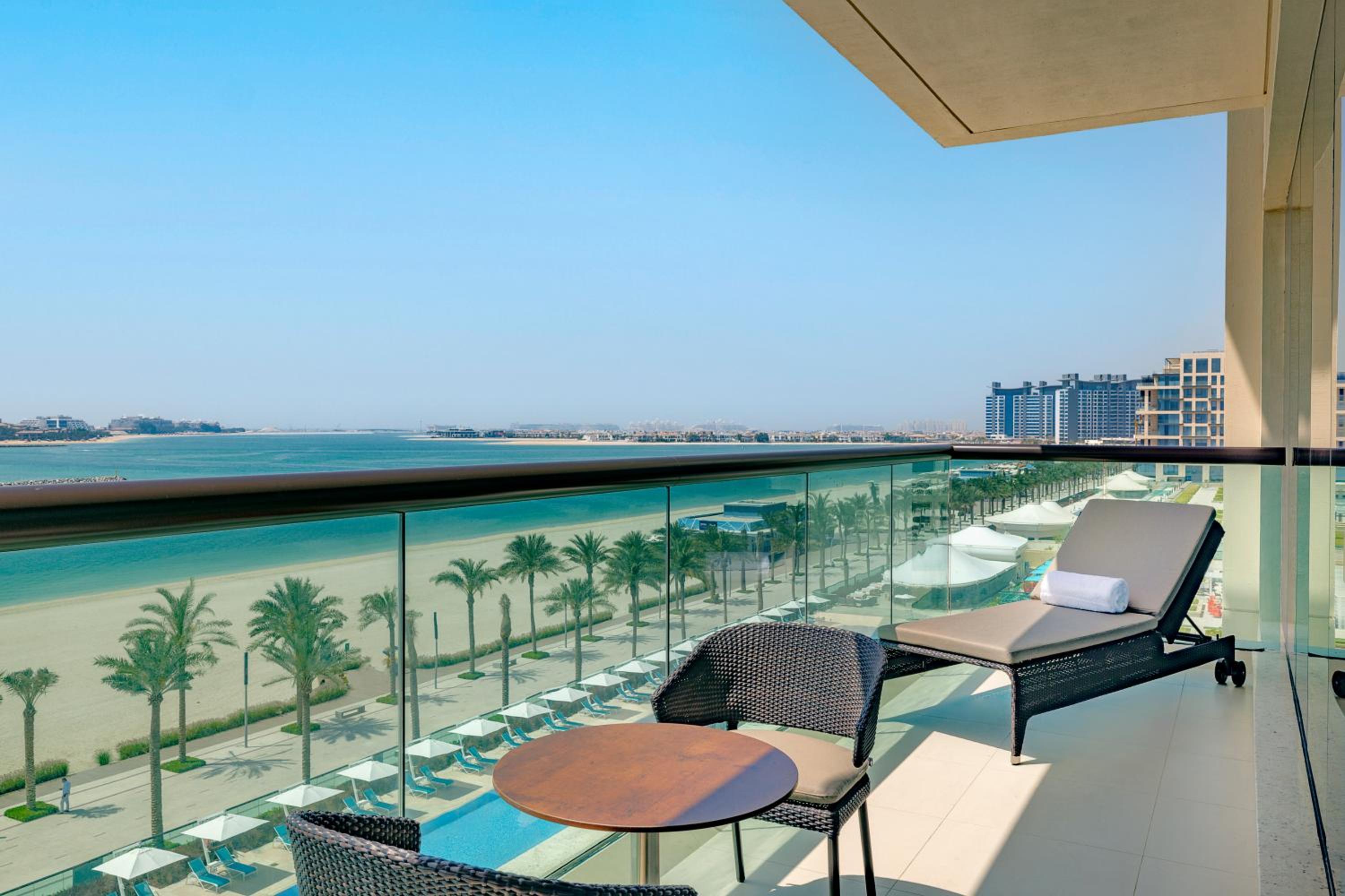 King One Bedroom Suite with Sea View, Balcony and Lounge Access